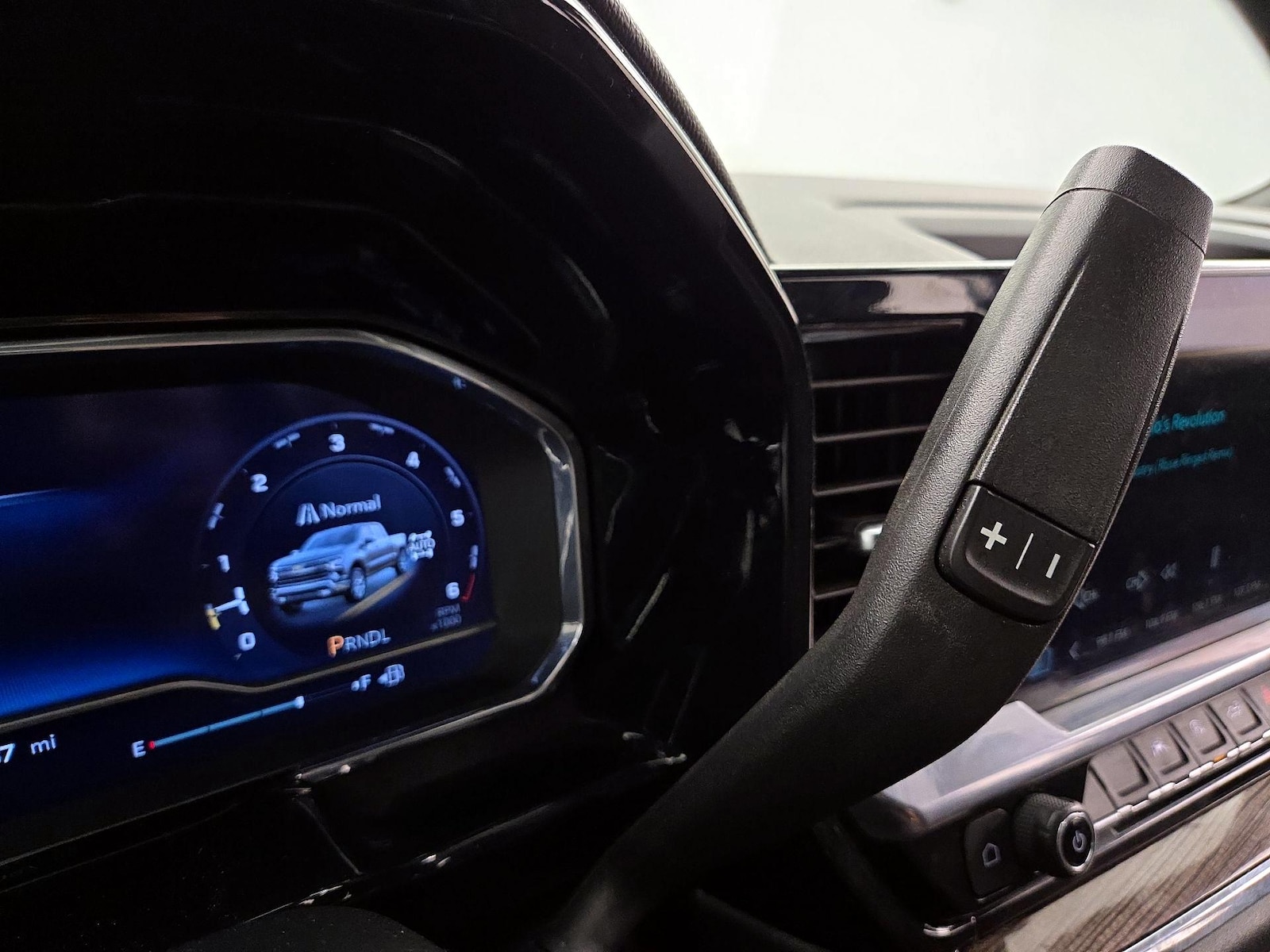 2023 Chevrolet Silverado 1500 LT - Photo 18