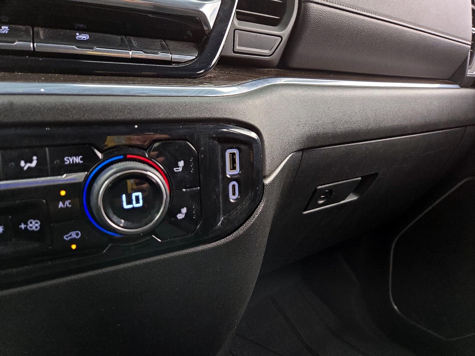 2023 Chevrolet Silverado 1500 LT - Photo 19