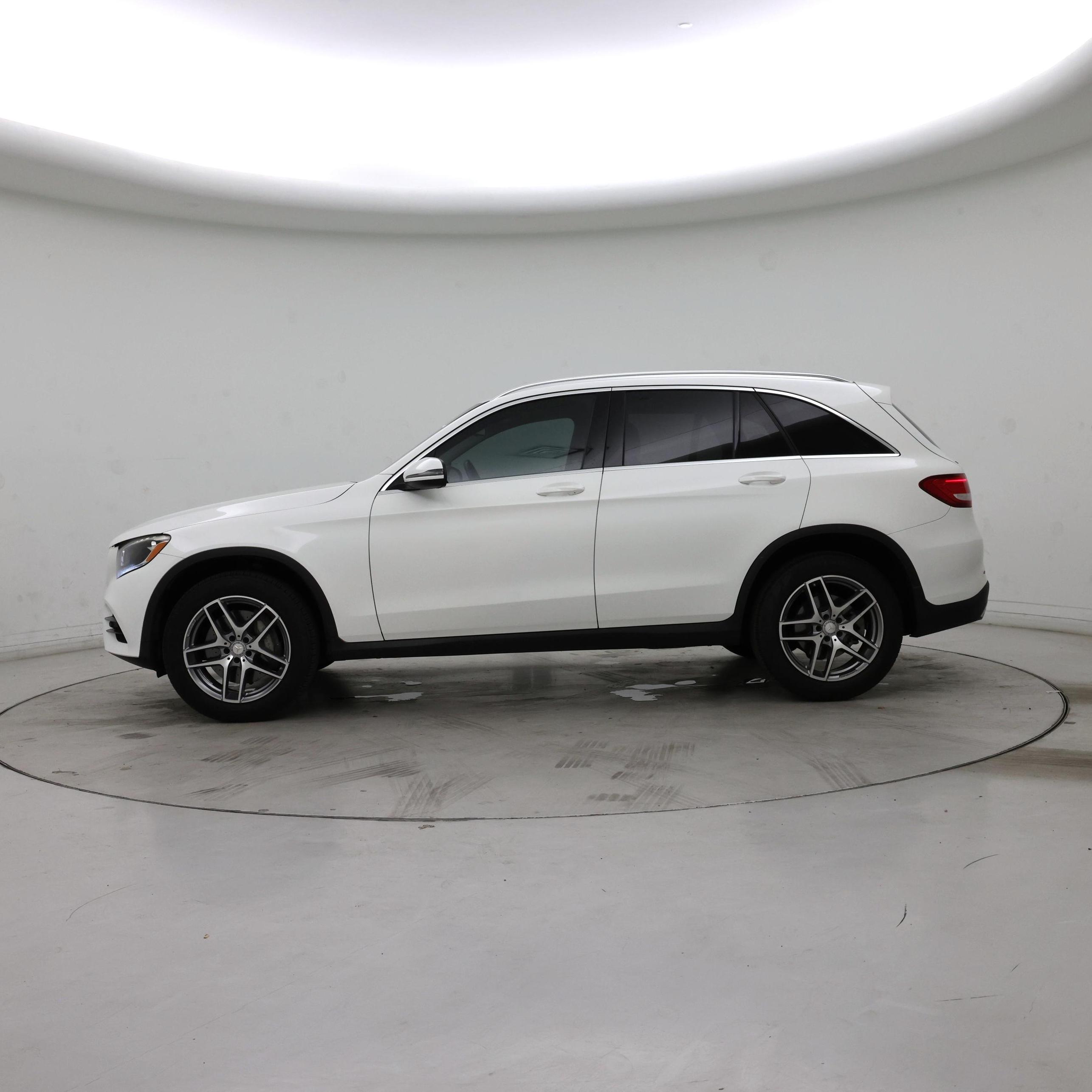 Thumbnail: 2016 Mercedes-Benz GLC - 3