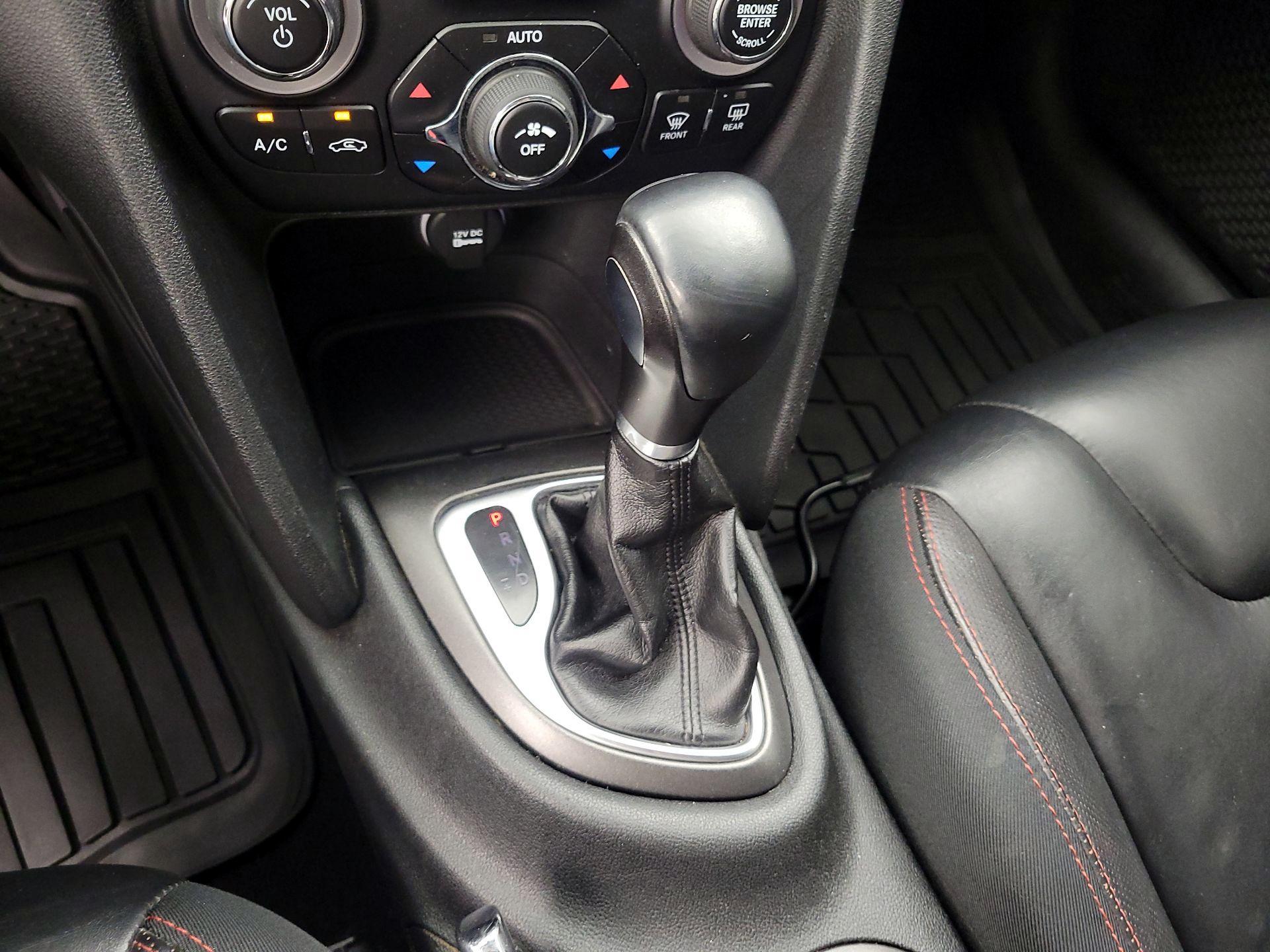 Thumbnail: 2016 Dodge Dart - 15