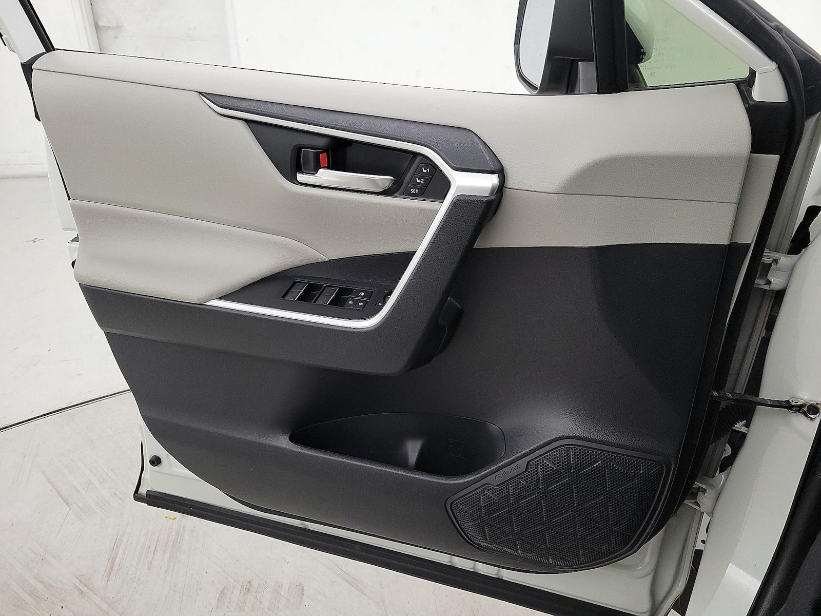 2022 Toyota RAV4 XLE Premium - Photo 13