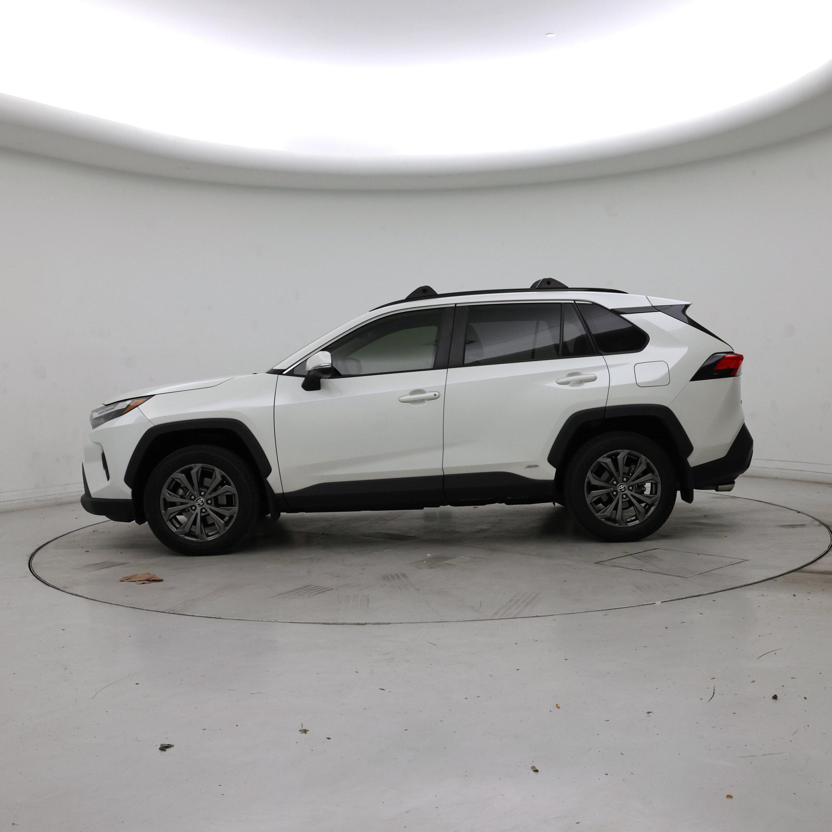 Thumbnail: 2022 Toyota RAV4 - 3