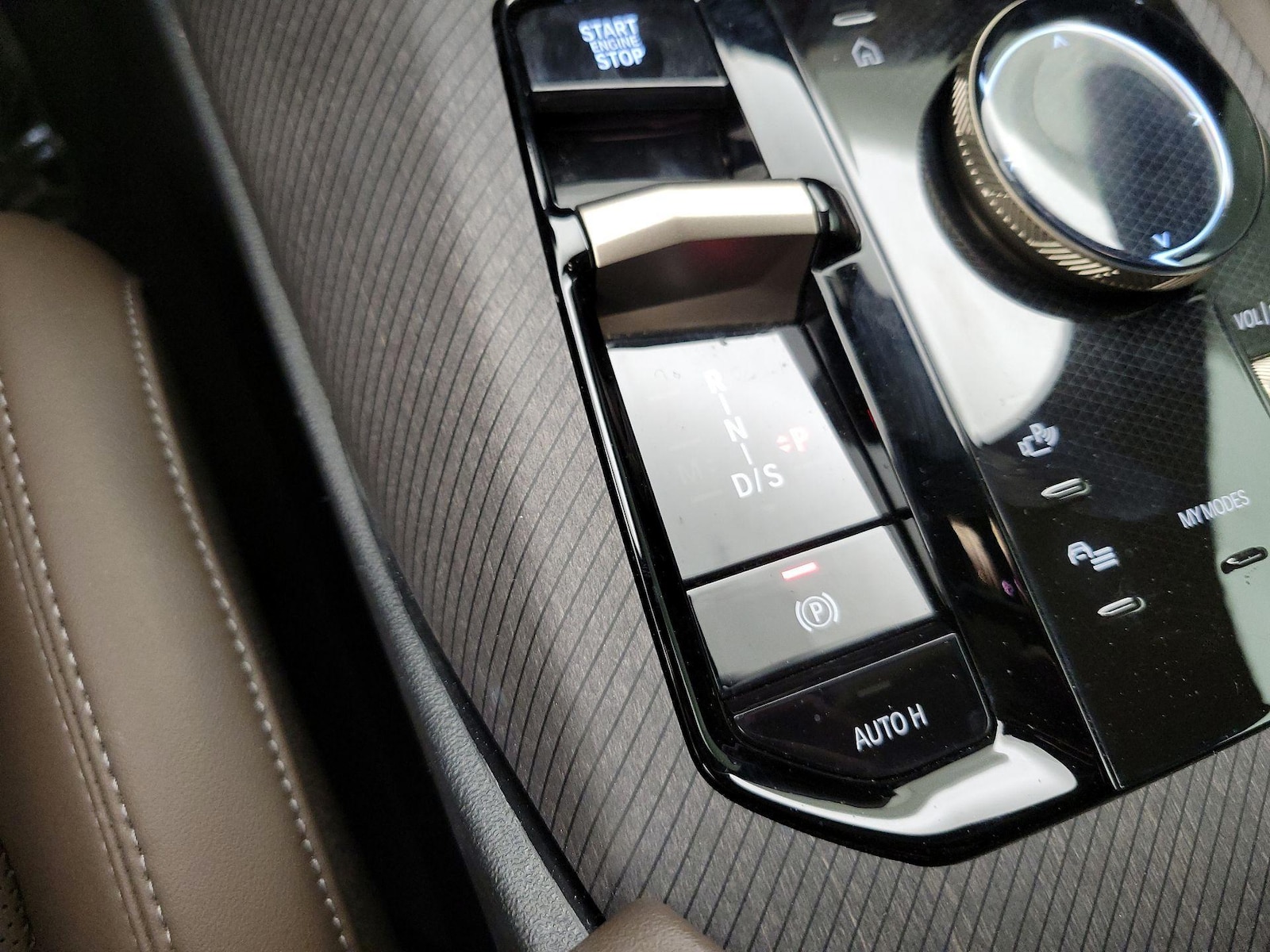 2025 BMW X3 30 - Photo 16