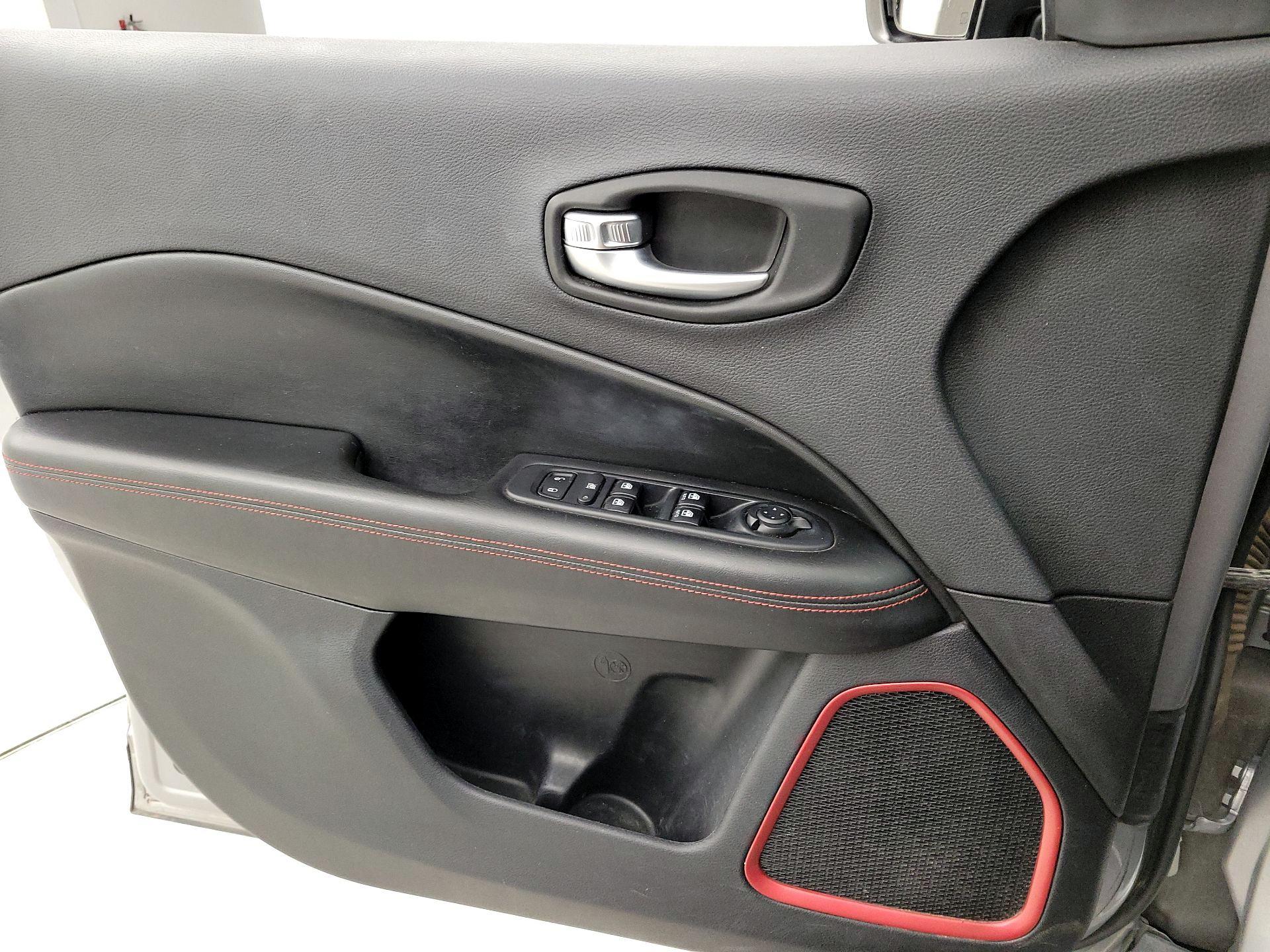 Thumbnail: 2021 Jeep Compass - 12