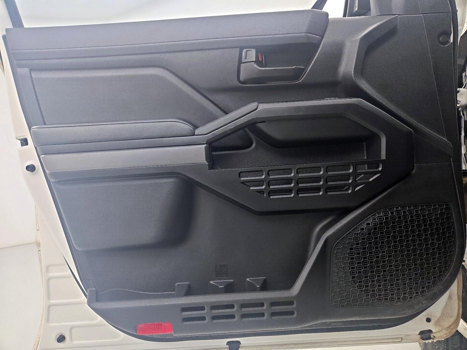2025 Toyota Tacoma SR5 - Photo 13