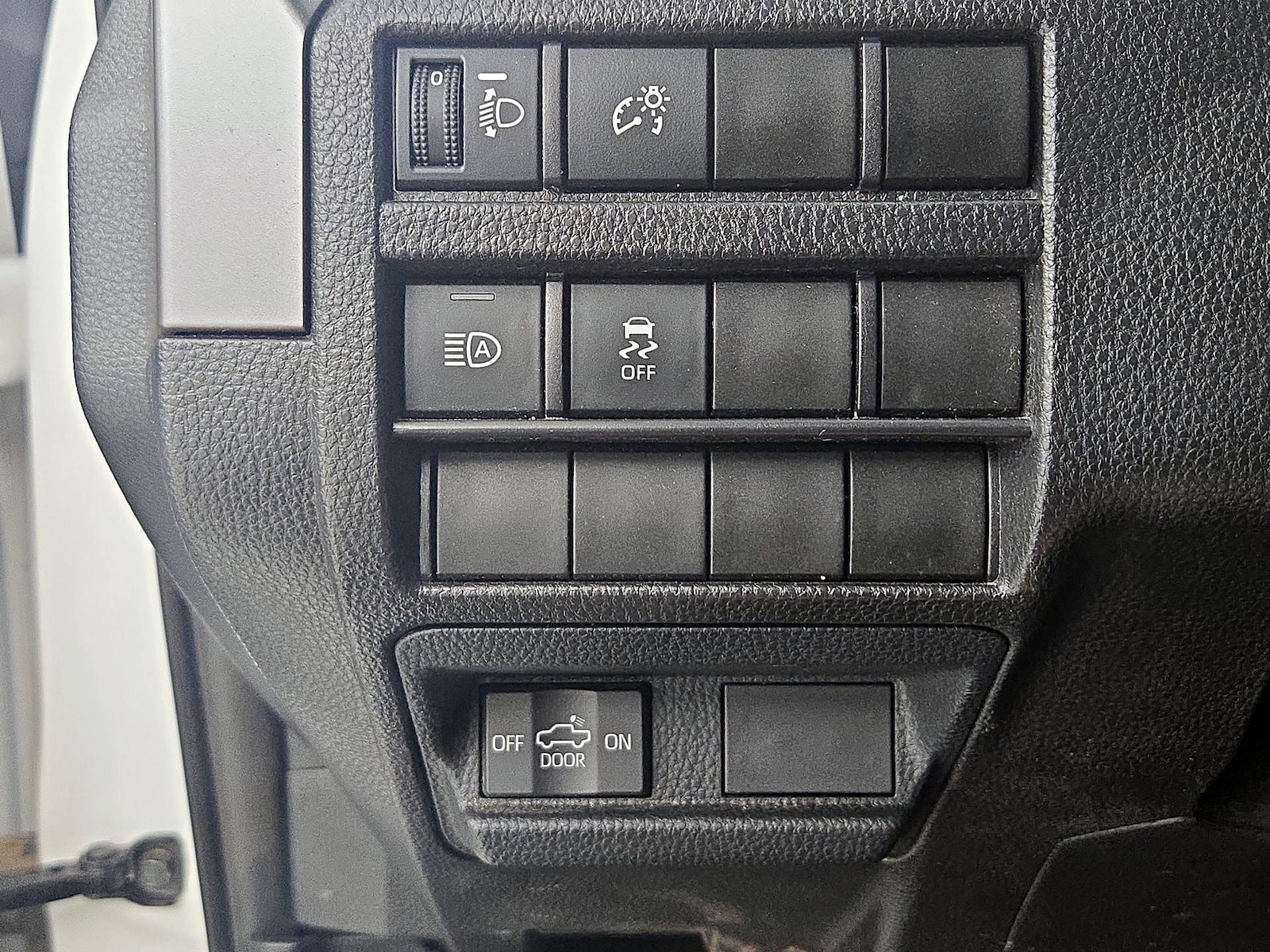 2025 Toyota Tacoma SR5 - Photo 14