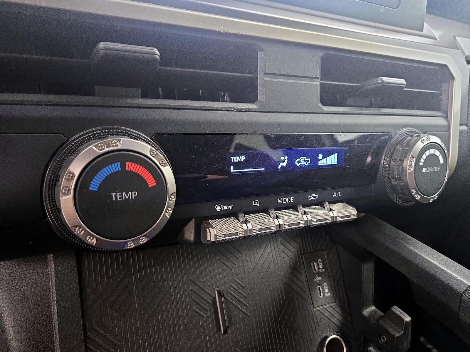 2025 Toyota Tacoma SR5 - Photo 17