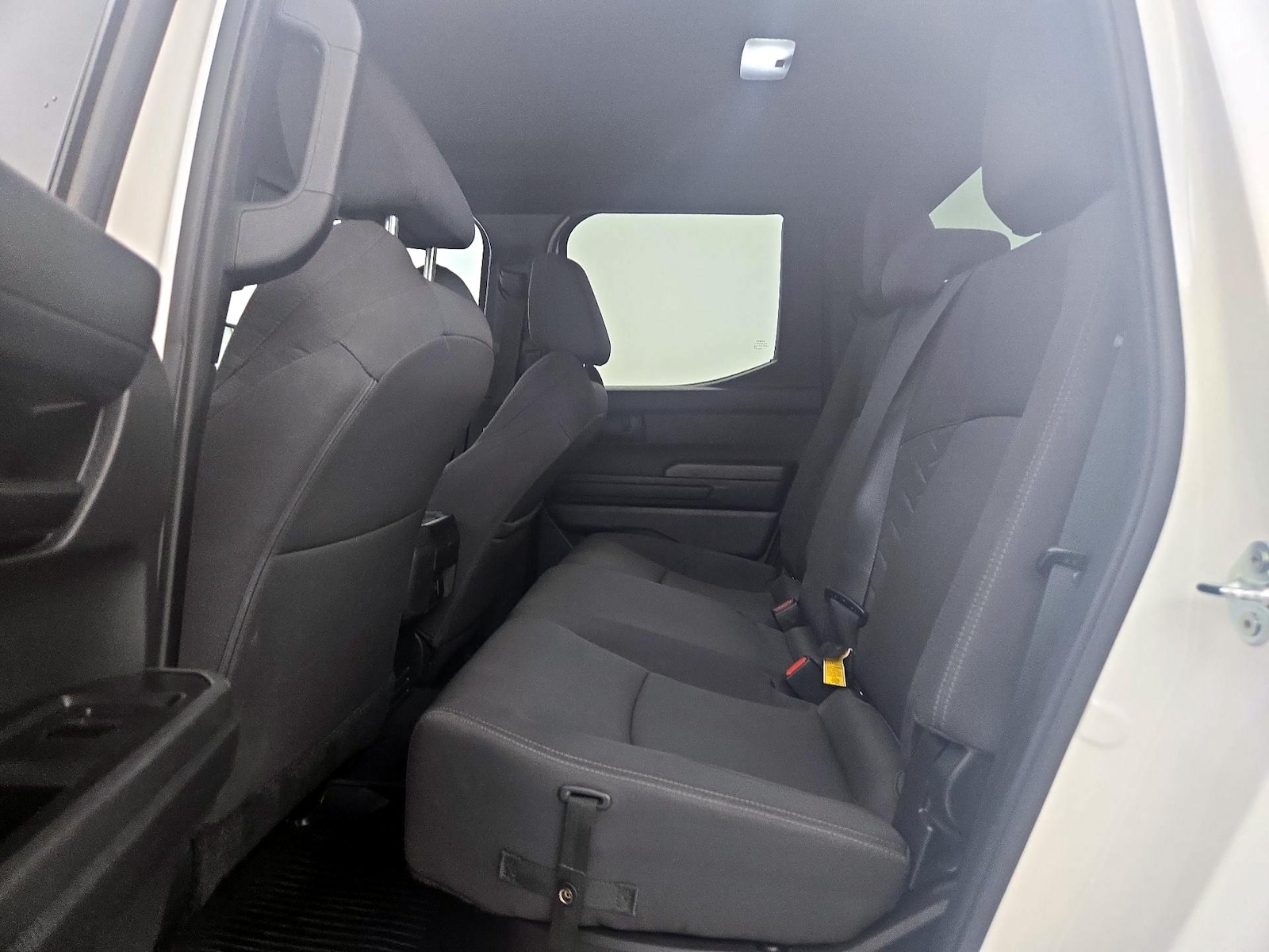 2025 Toyota Tacoma SR5 - Photo 20
