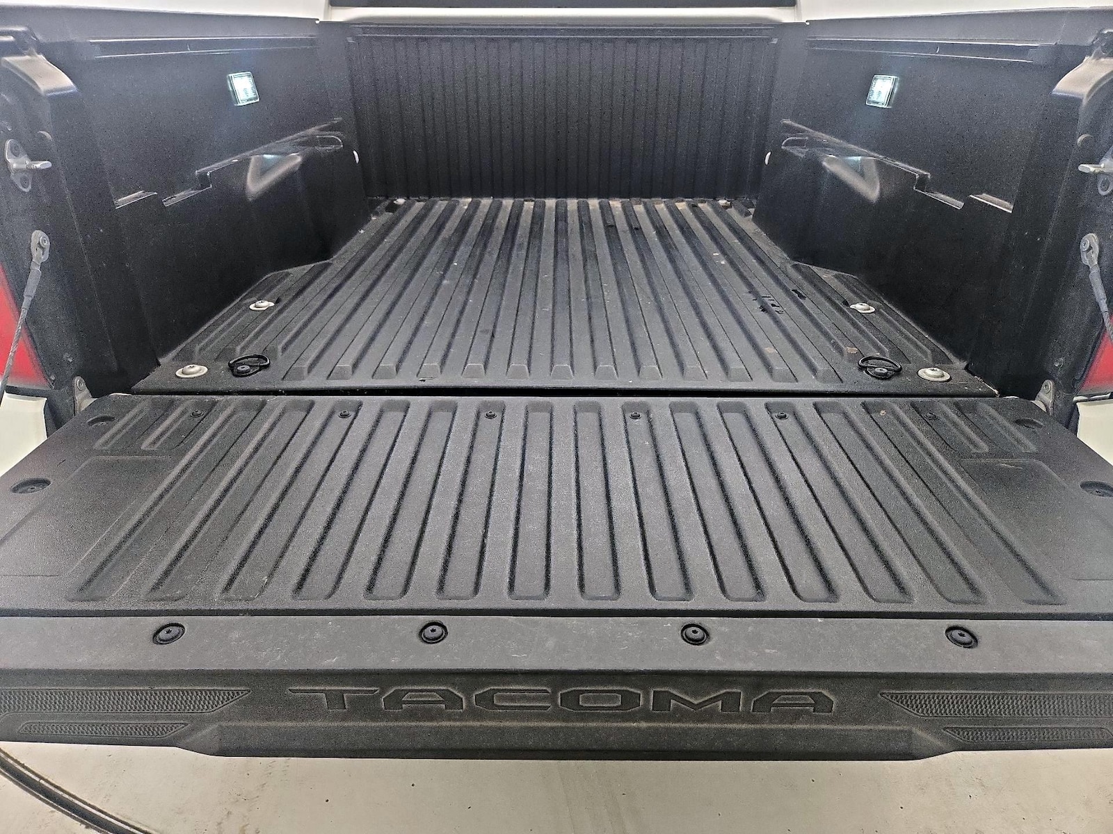 2025 Toyota Tacoma SR5 - Photo 21
