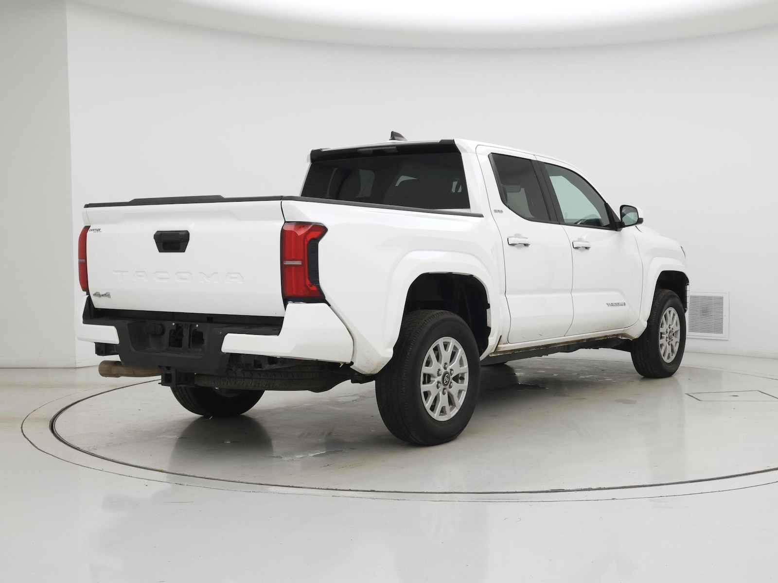 2025 Toyota Tacoma SR5 - Photo 9