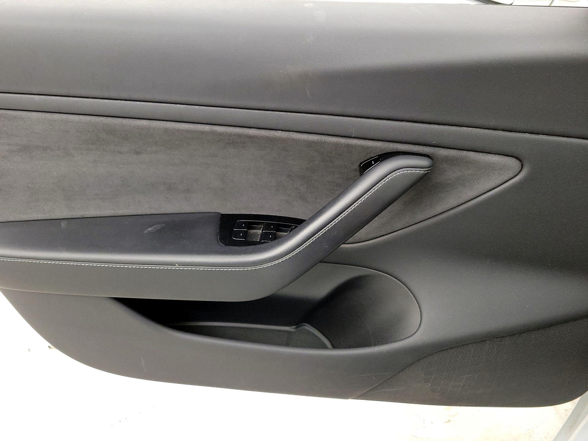 Thumbnail: 2020 Tesla Model 3 - 12