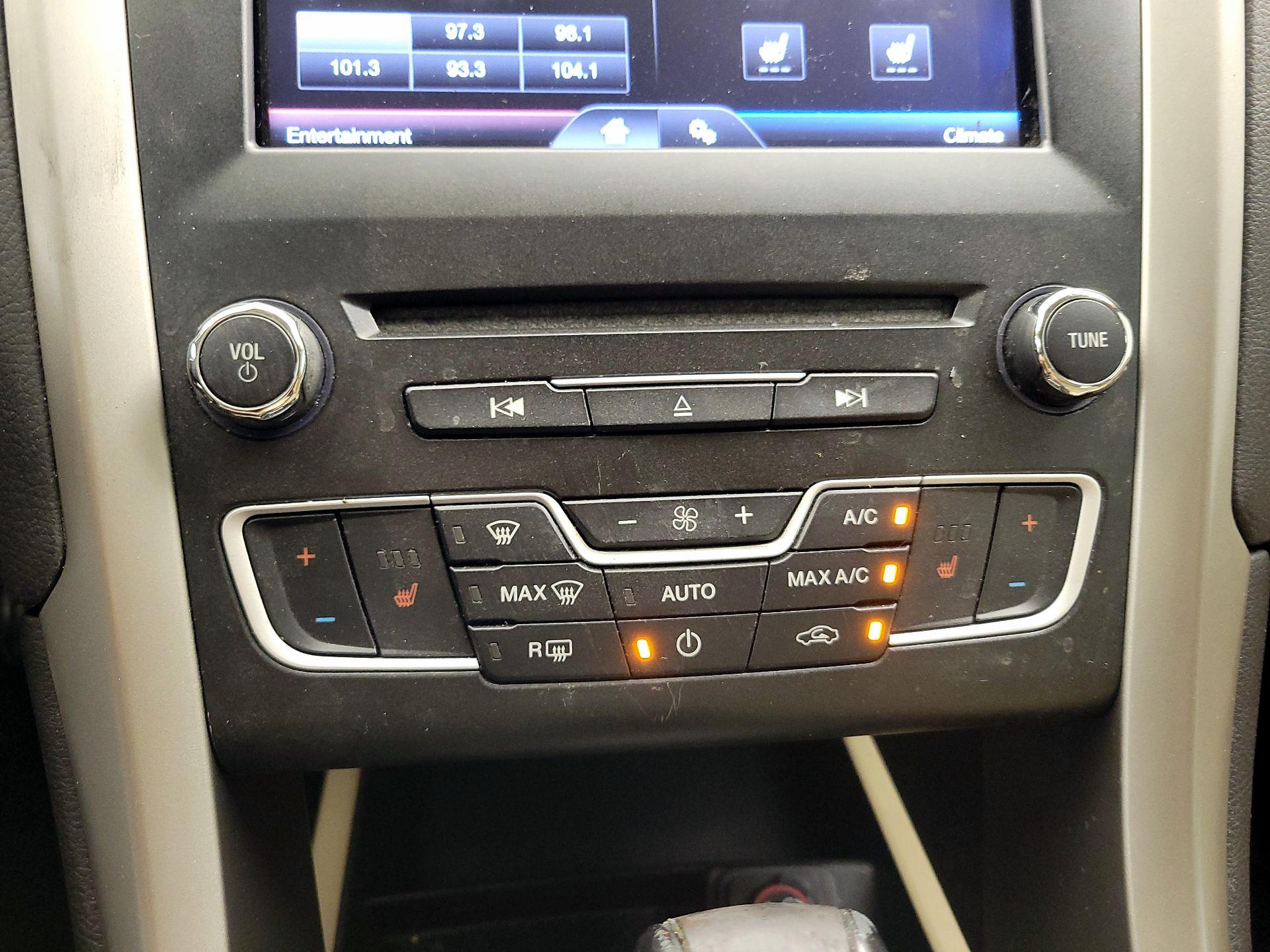 Thumbnail: 2014 Ford Fusion - 16