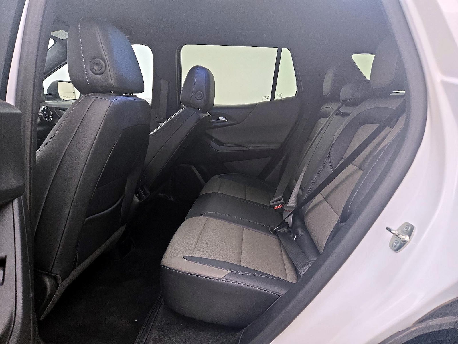 2025 Chevrolet Equinox LT - Photo 21
