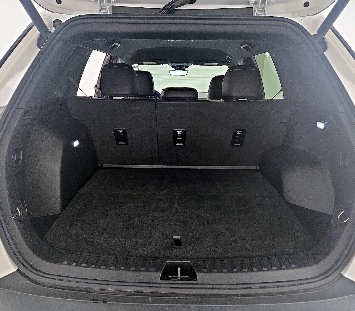 Trunk/Cargo (Seats Up)