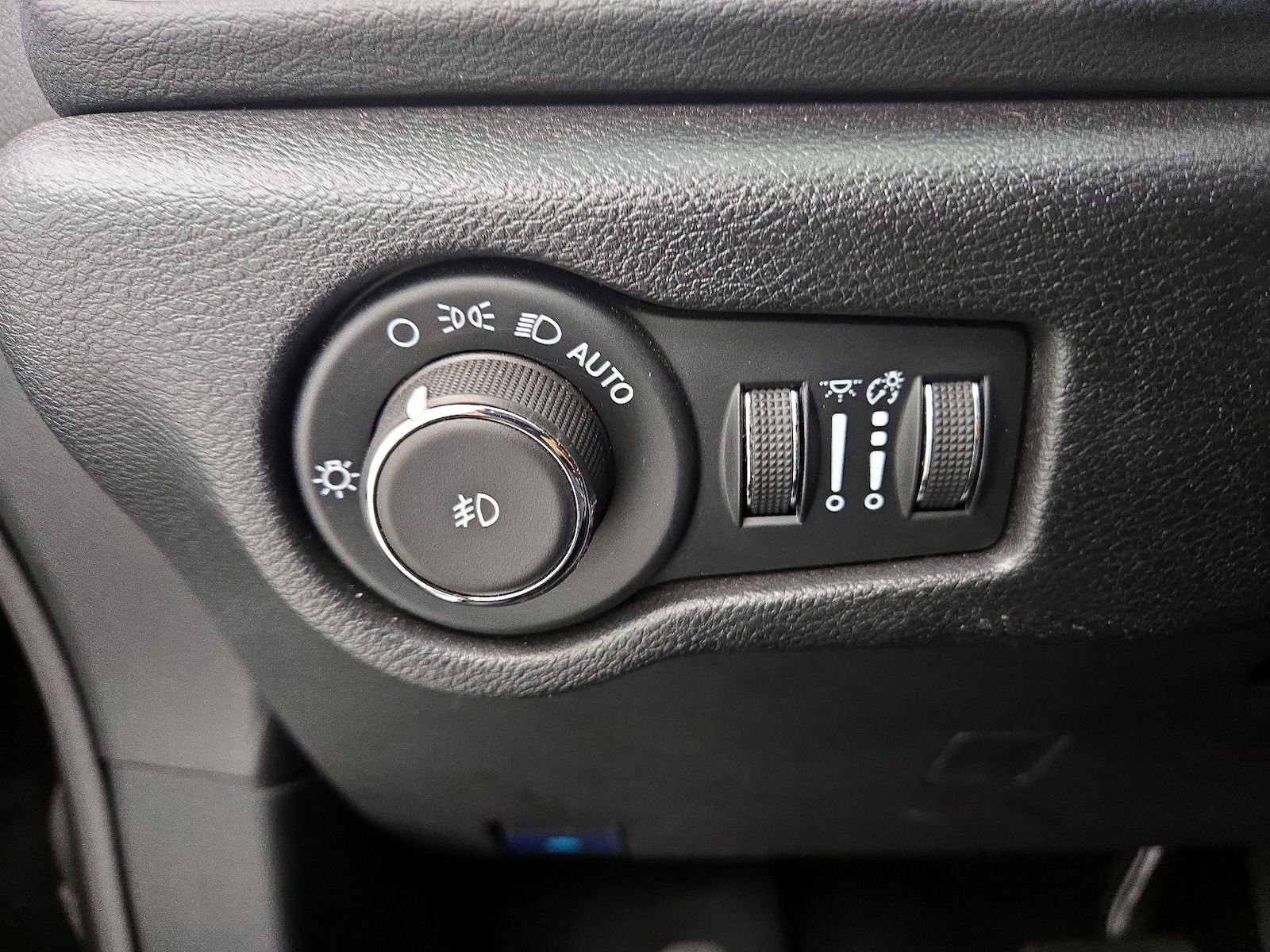 2025 Chrysler Pacifica Select - Photo 14