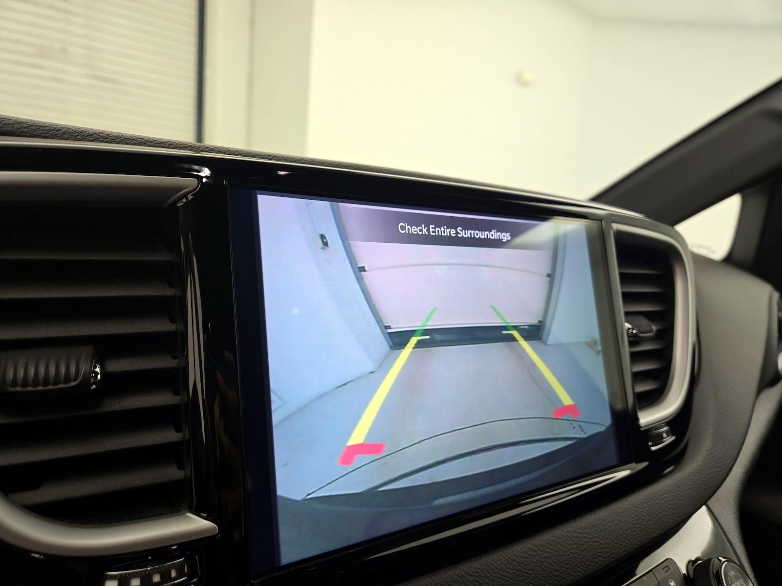 2025 Chrysler Pacifica Select - Photo 15