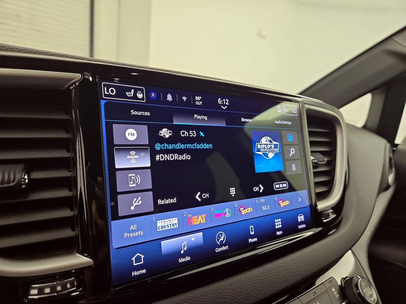 2025 Chrysler Pacifica Select - Photo 16