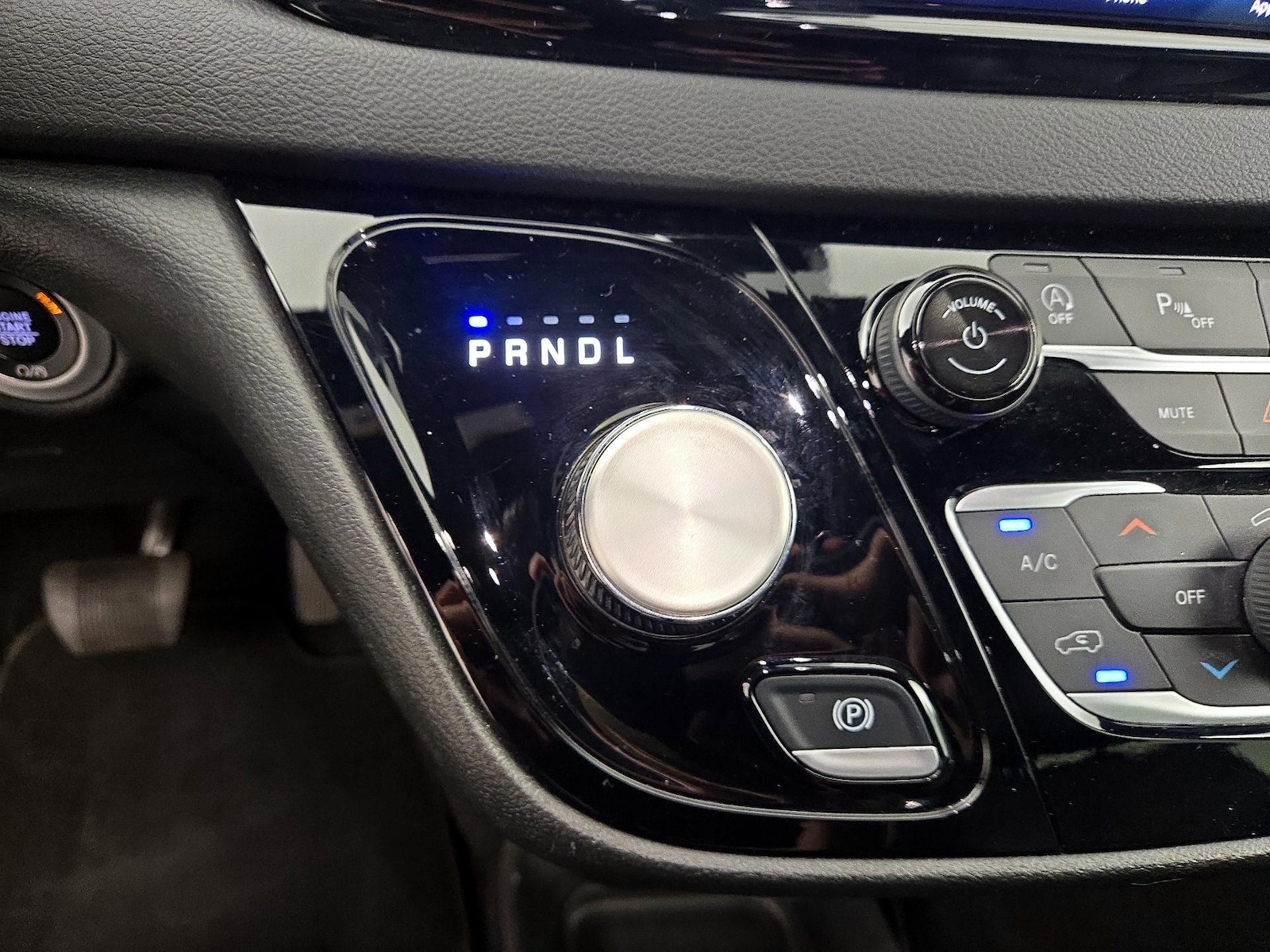 2025 Chrysler Pacifica Select - Photo 18