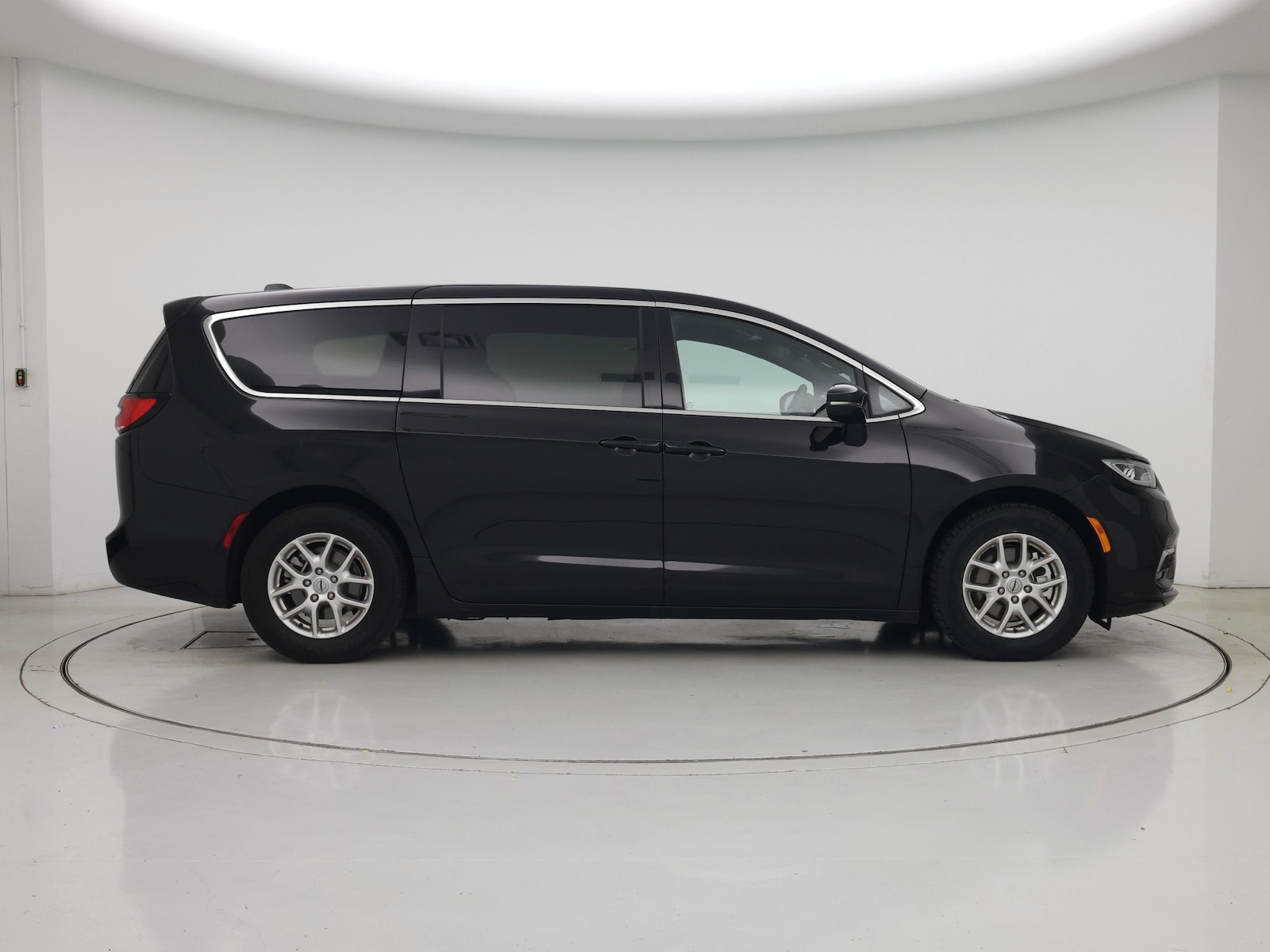 2025 Chrysler Pacifica Select - Photo 8