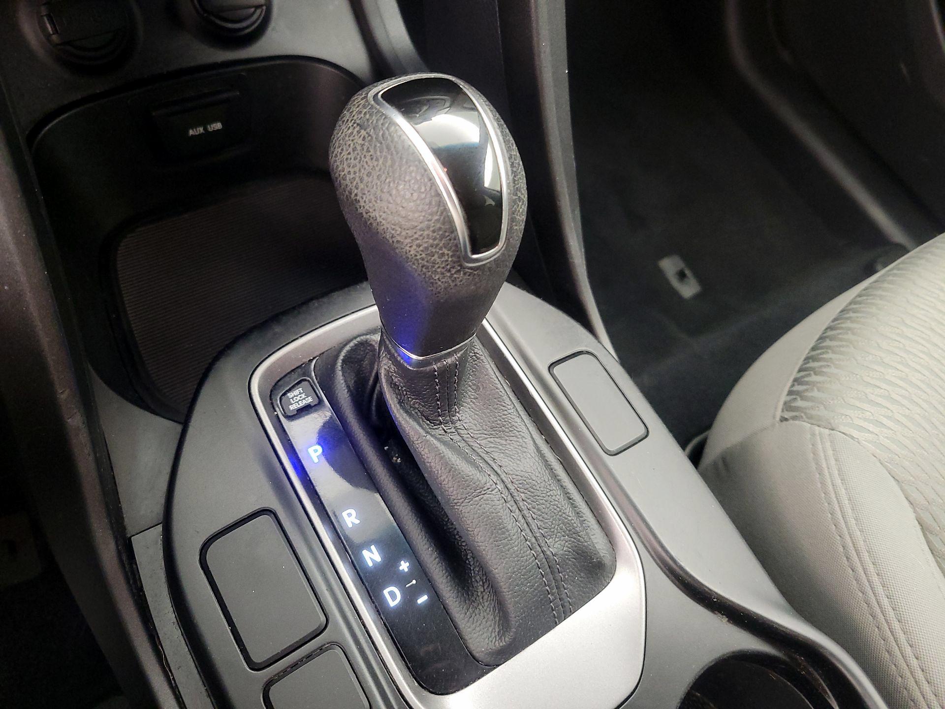 Thumbnail: 2015 Hyundai Santa Fe - 16