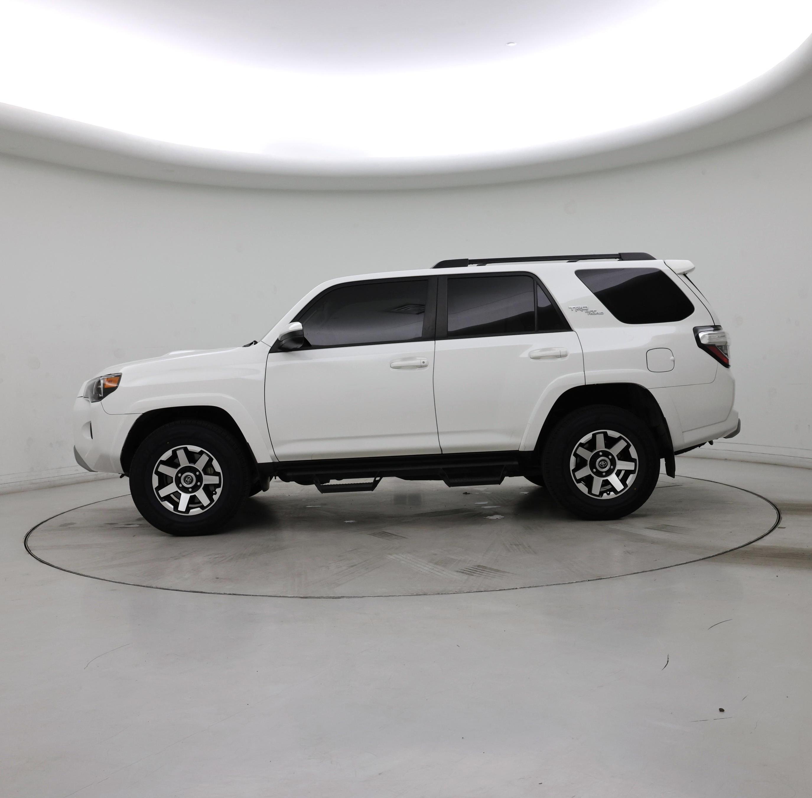 Thumbnail: 2019 Toyota 4Runner - 3
