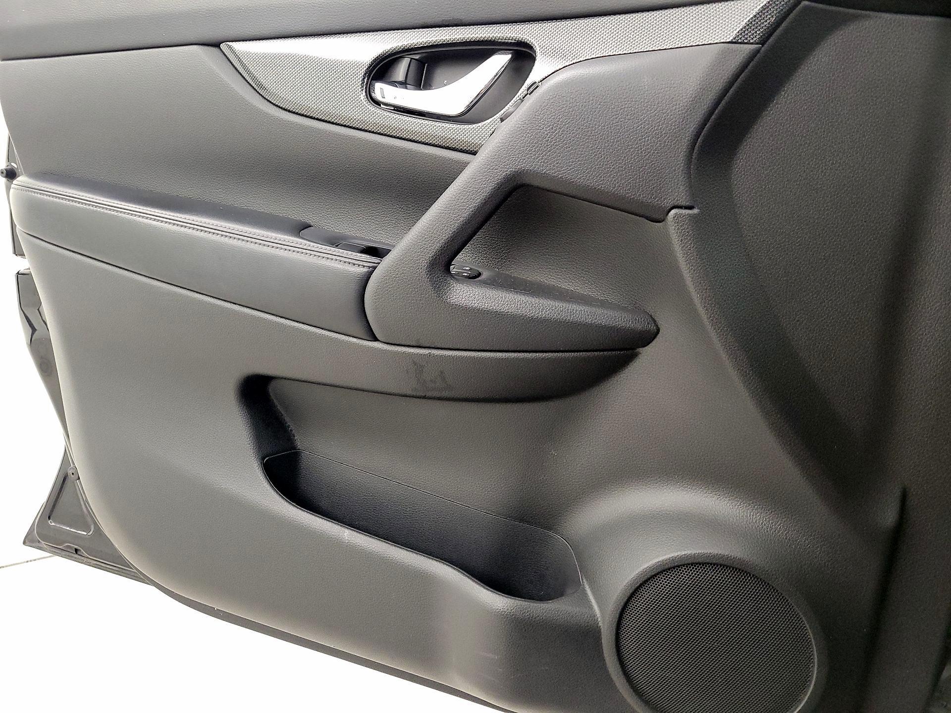 Thumbnail: 2015 Nissan Rogue - 12