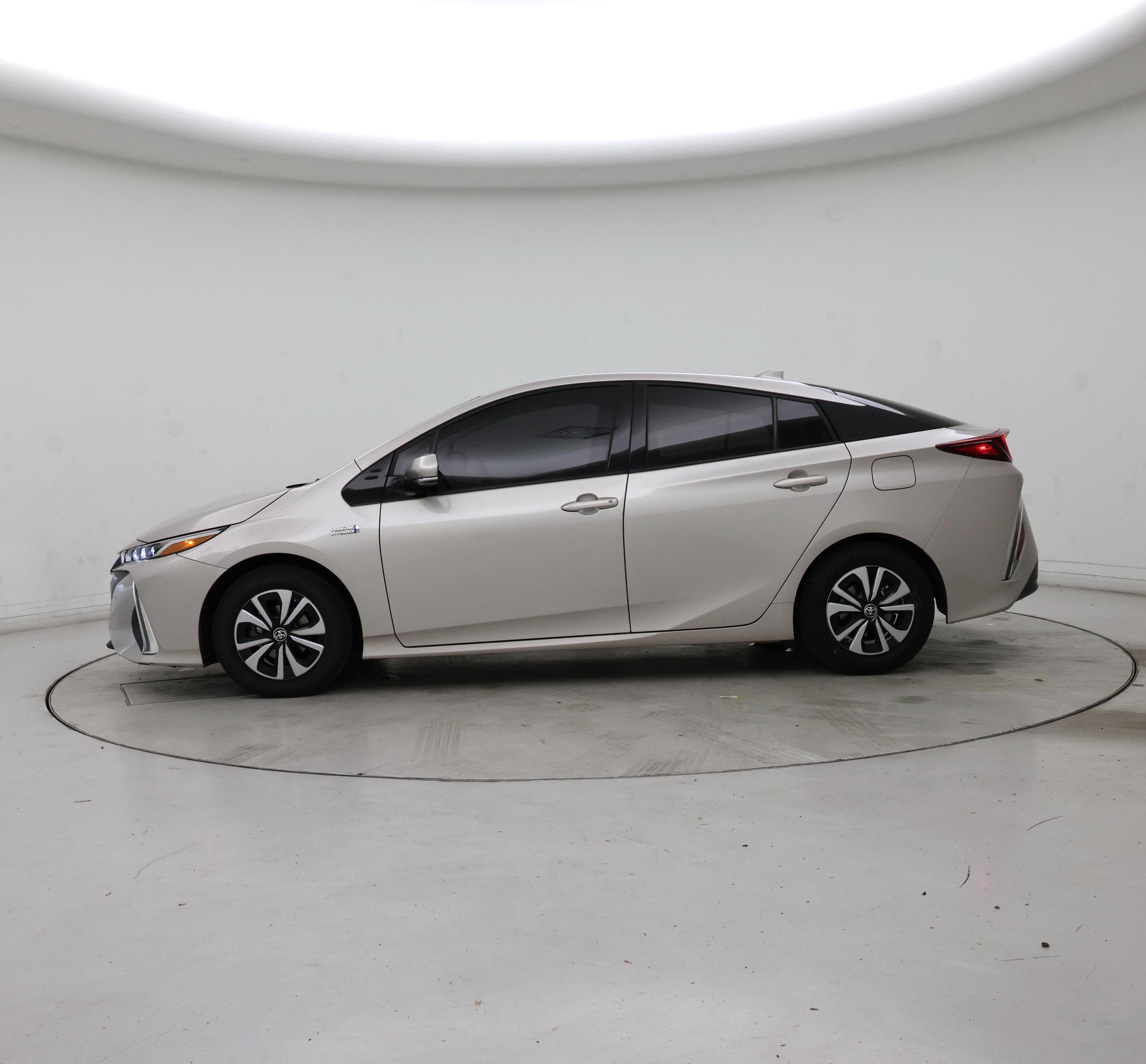 Thumbnail: 2017 Toyota Prius Prime - 3