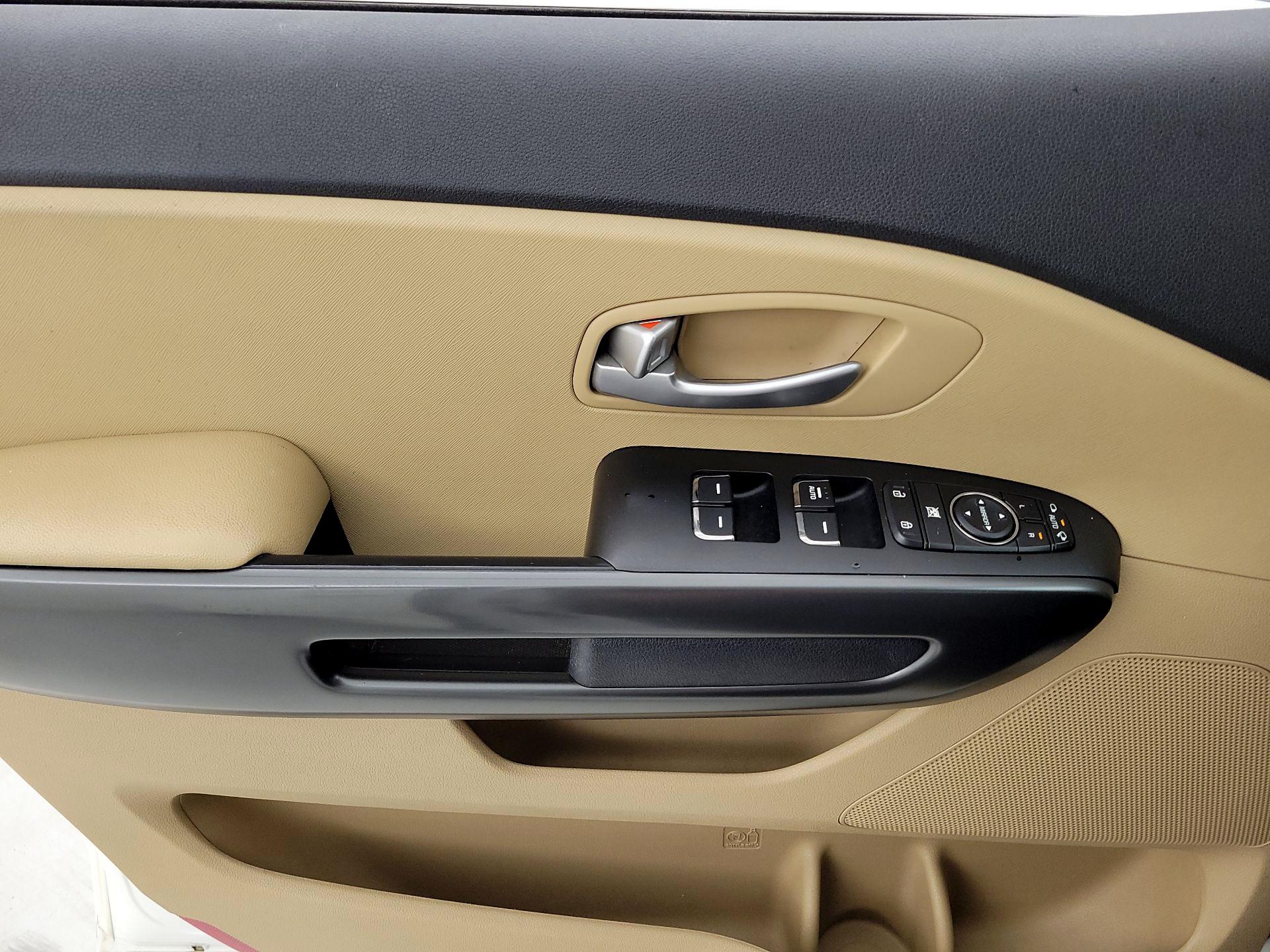 Thumbnail: 2017 Kia Sedona - 12