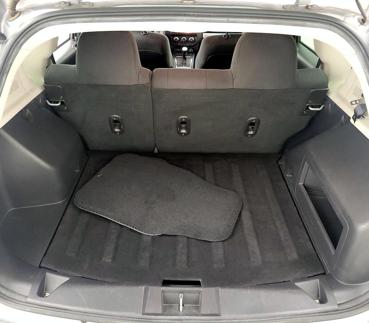 Trunk/Cargo (Seats Up)