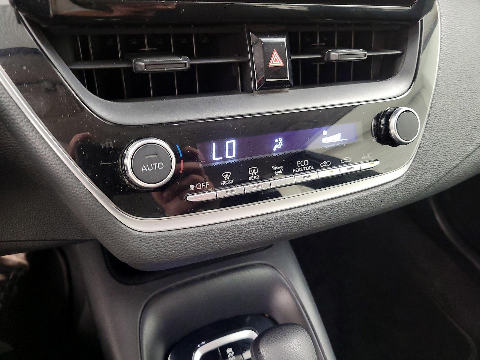 2024 Toyota Corolla LE - Photo 15