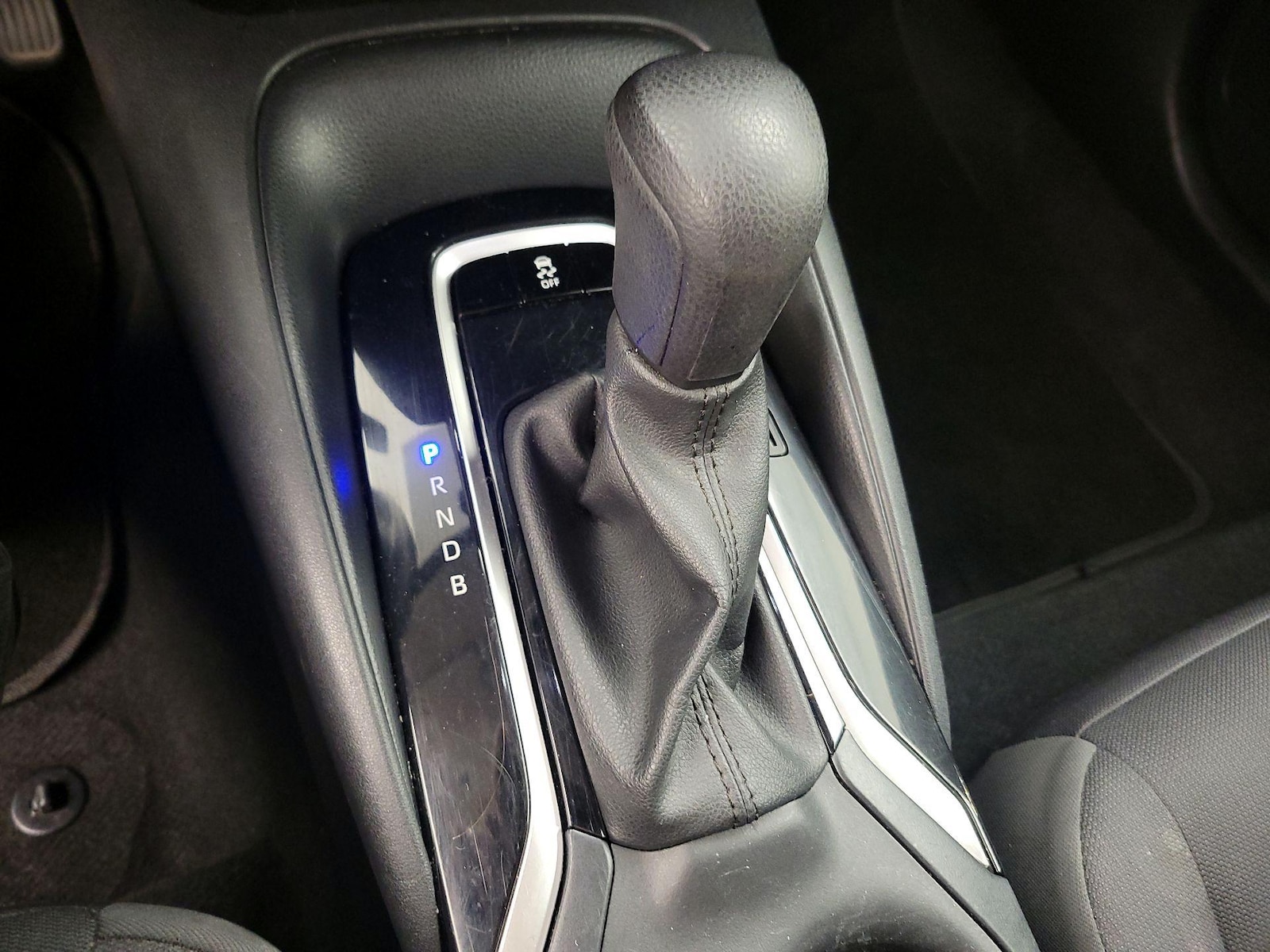 2024 Toyota Corolla LE - Photo 16