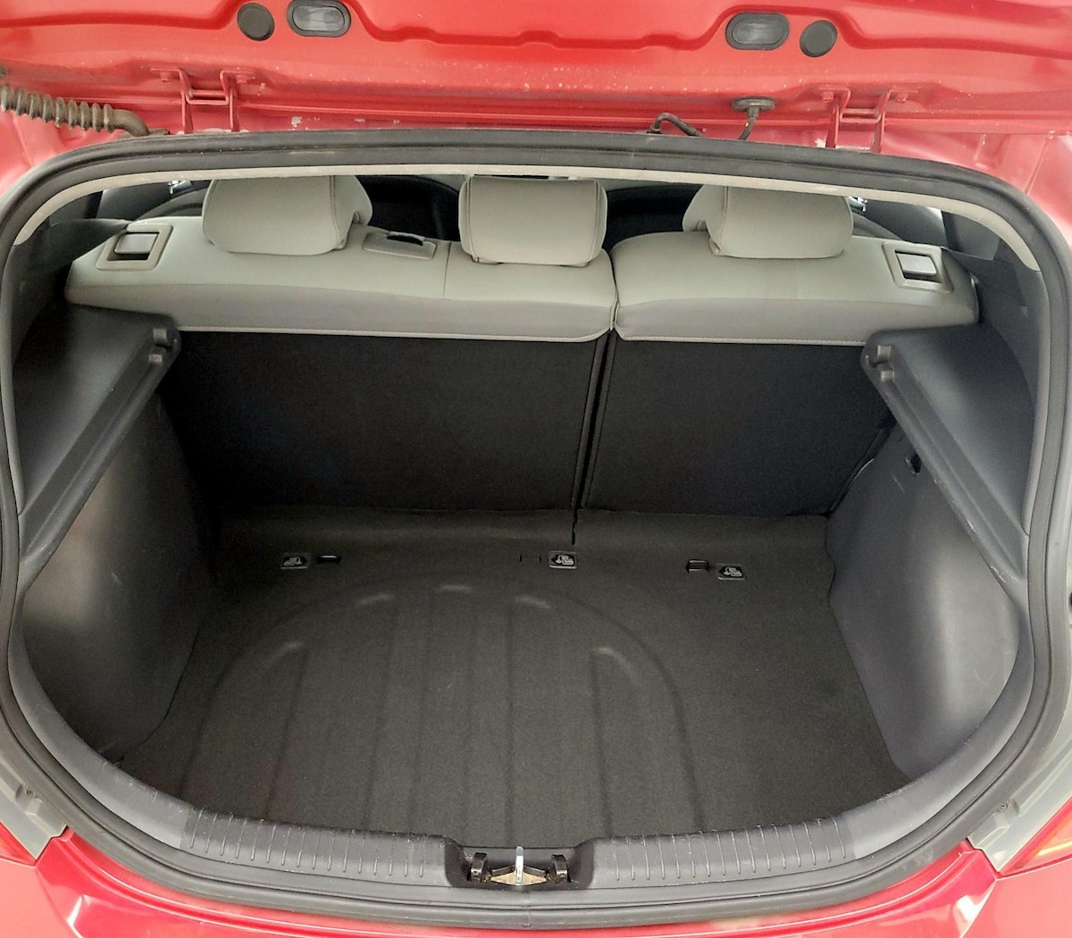 Trunk/Cargo (Seats Up)