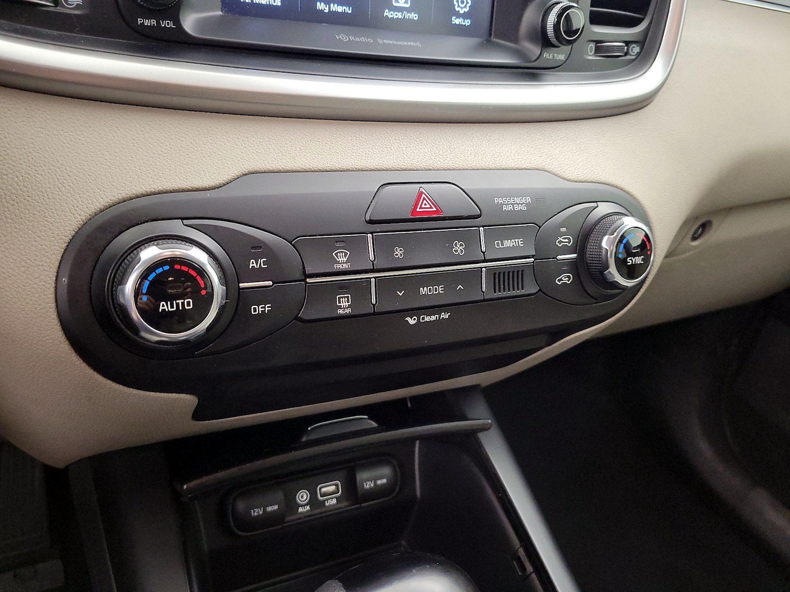 2018 Kia Sorento LX - Photo 17
