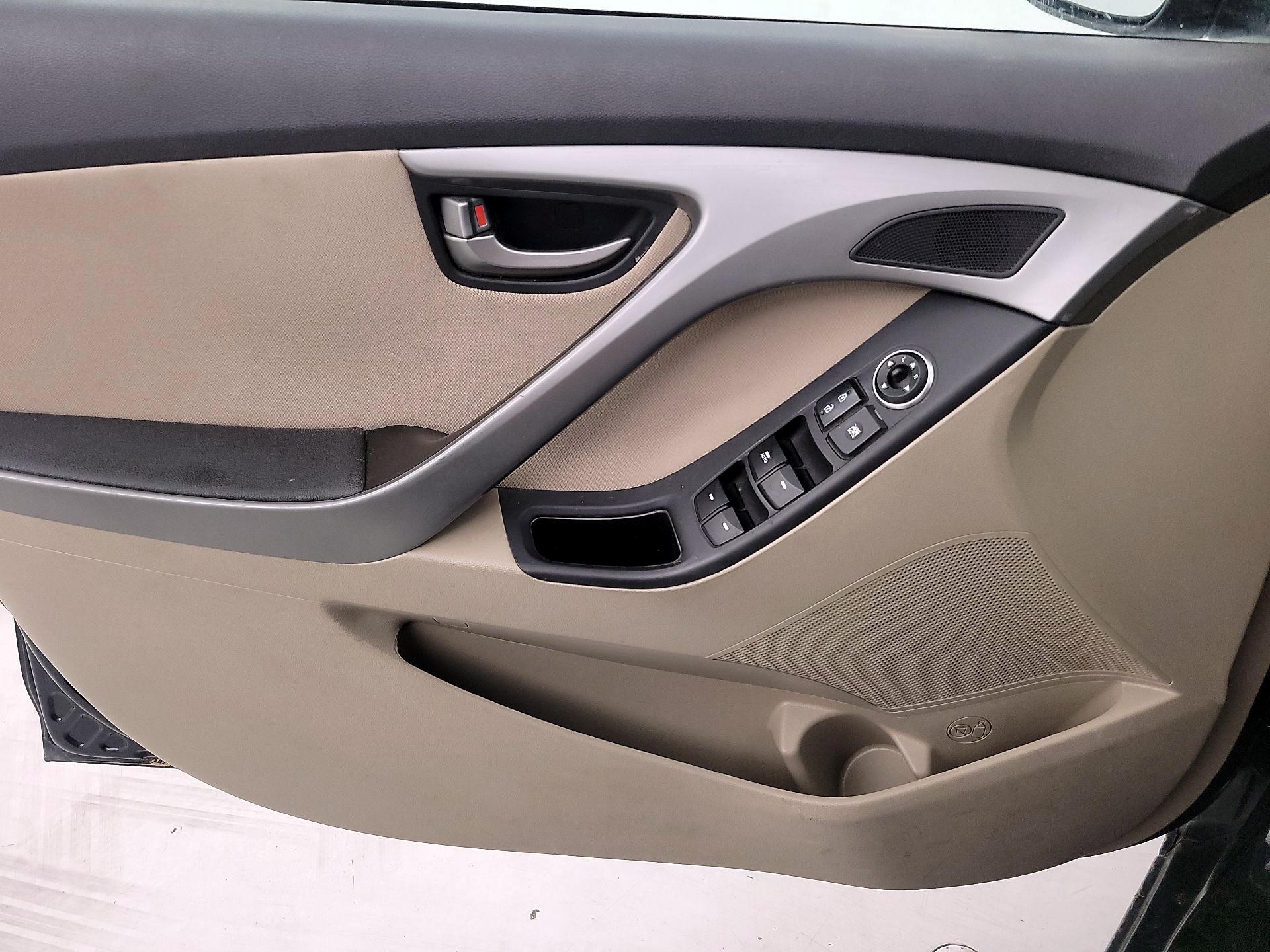 Thumbnail: 2016 Hyundai Elantra - 12