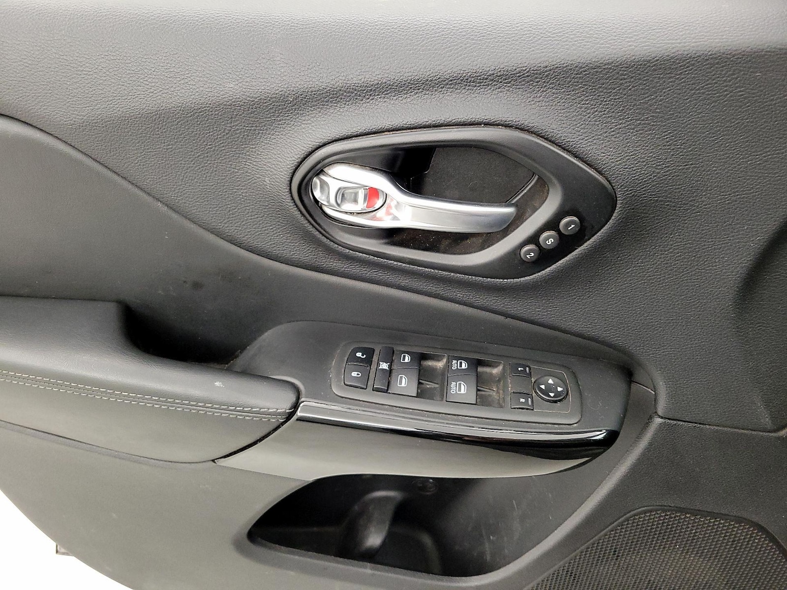 2023 Jeep Cherokee Altitude Lux - Photo 13