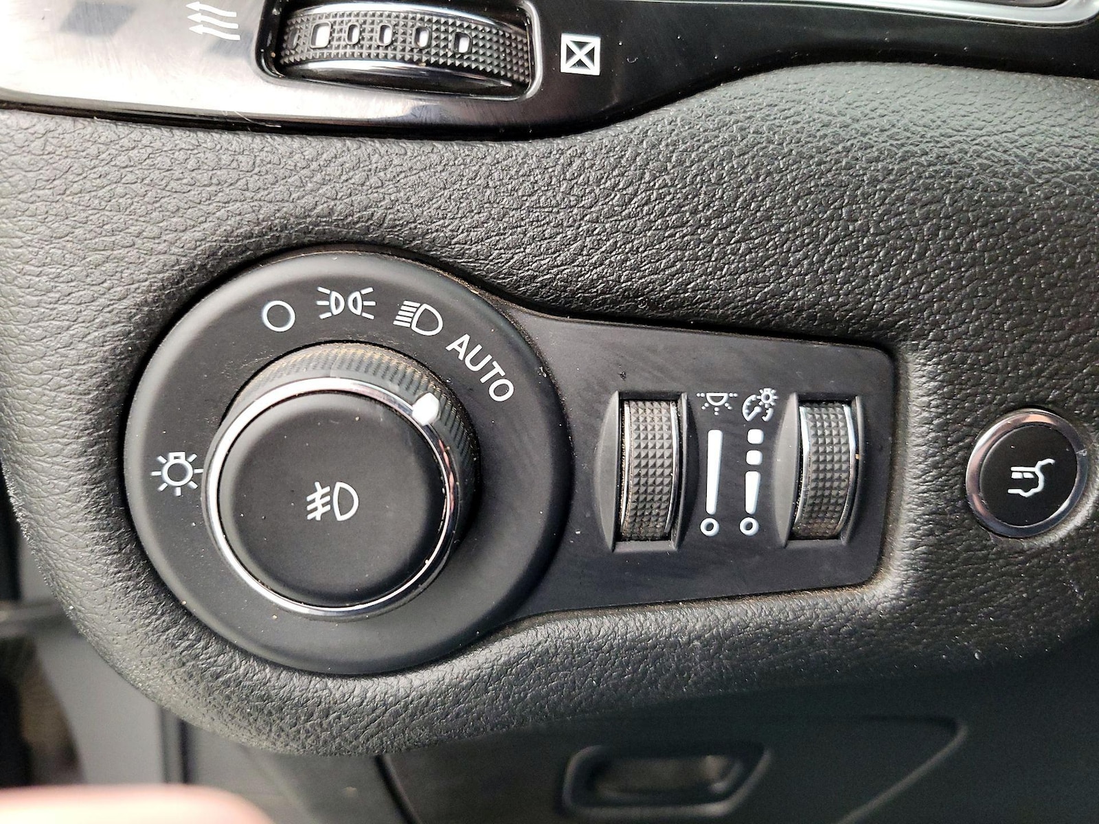 2023 Jeep Cherokee Altitude Lux - Photo 14