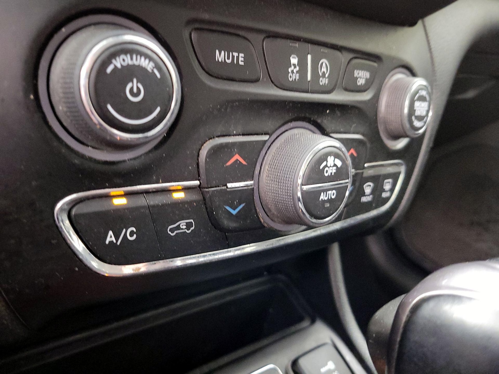 2023 Jeep Cherokee Altitude Lux - Photo 16