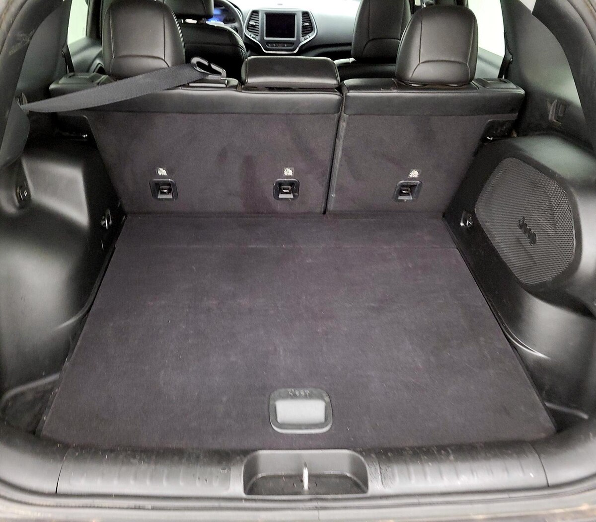 Trunk/Cargo (Seats Up)