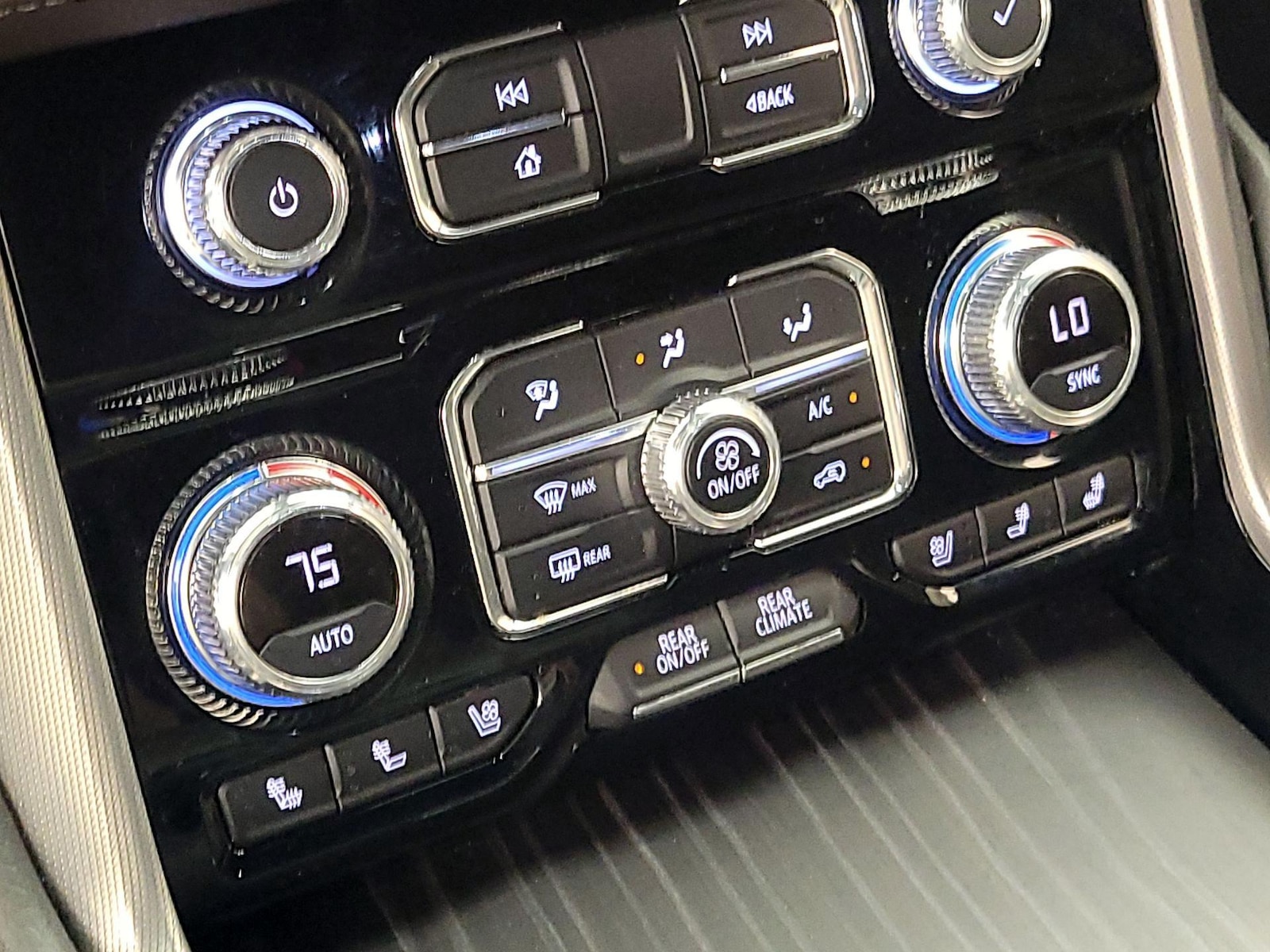 2022 GMC Yukon XL Denali - Photo 15