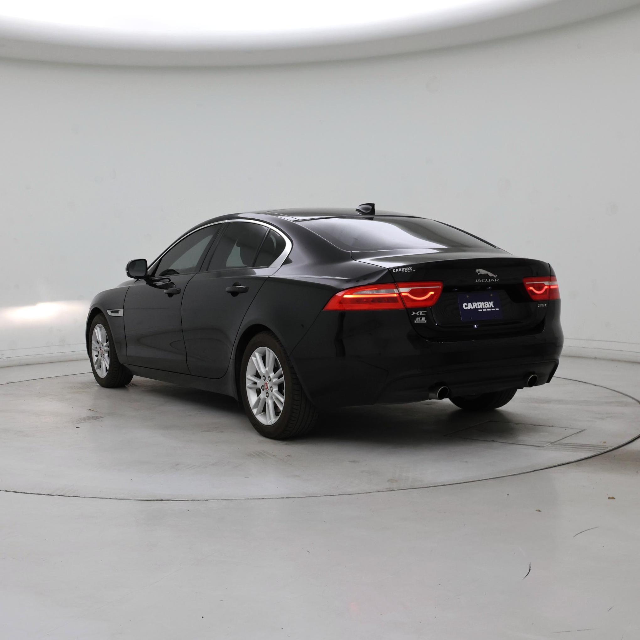 Thumbnail: 2017 Jaguar XE - 2