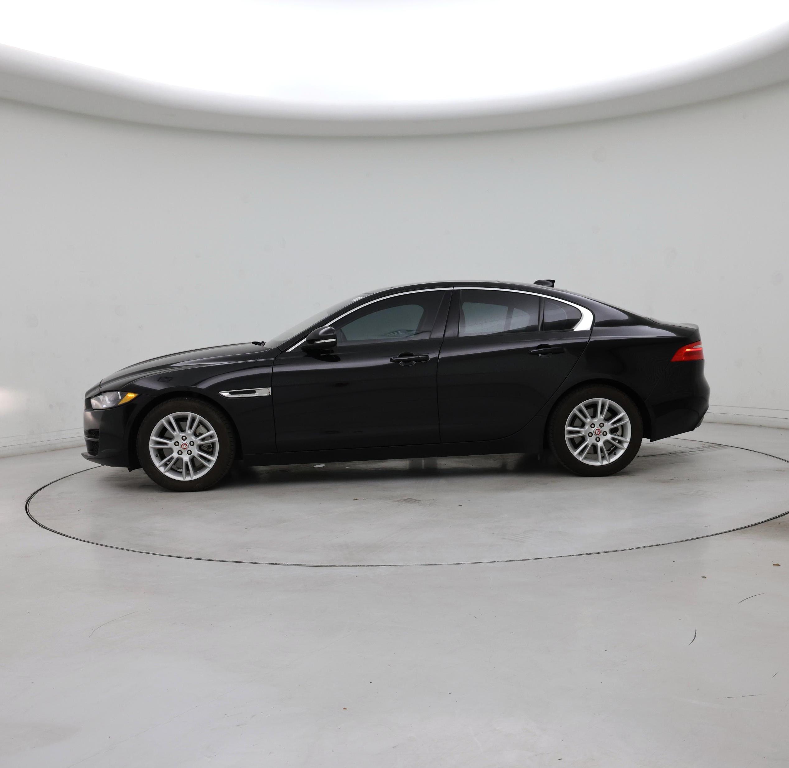 Thumbnail: 2017 Jaguar XE - 3