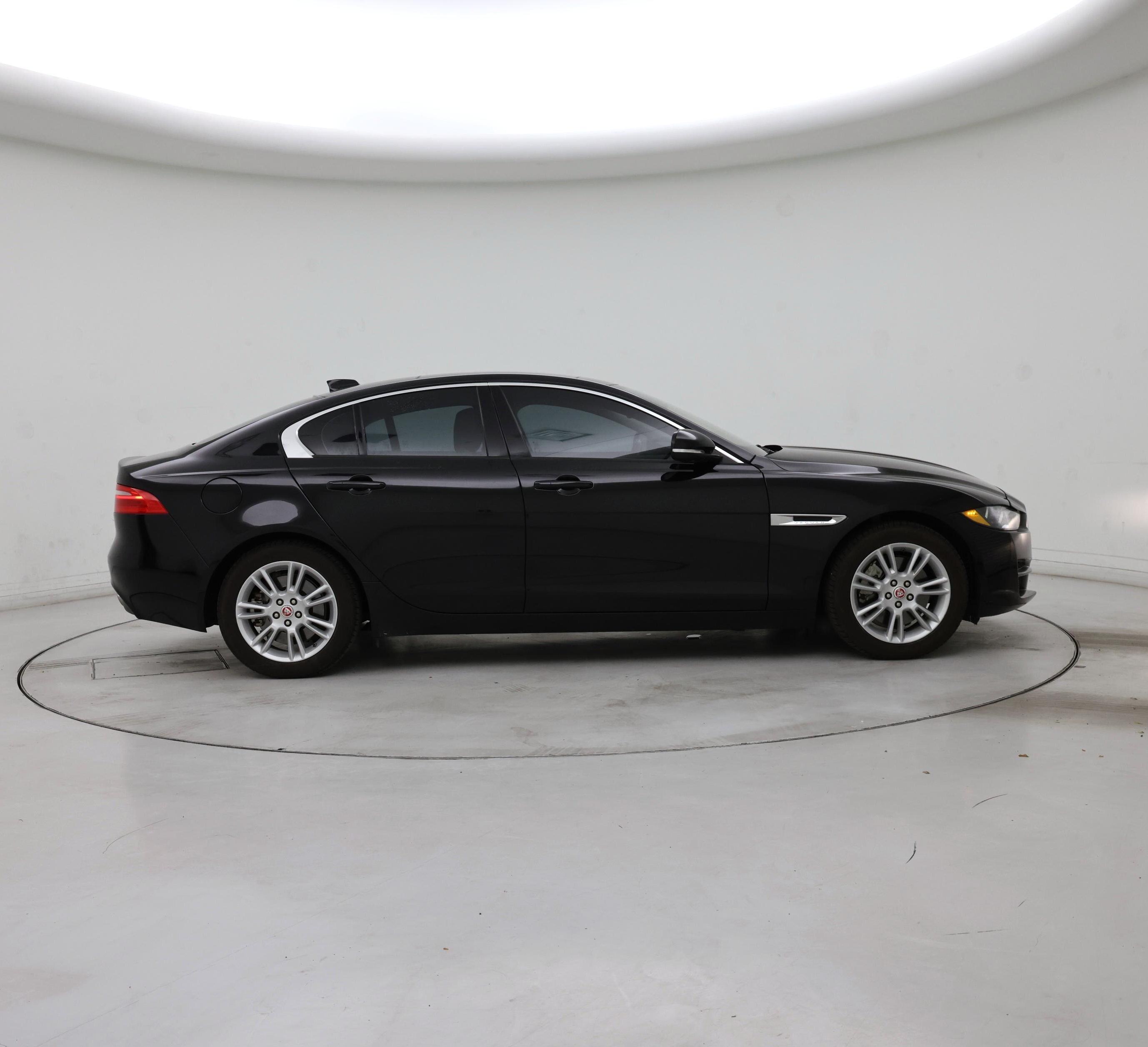 Thumbnail: 2017 Jaguar XE - 7