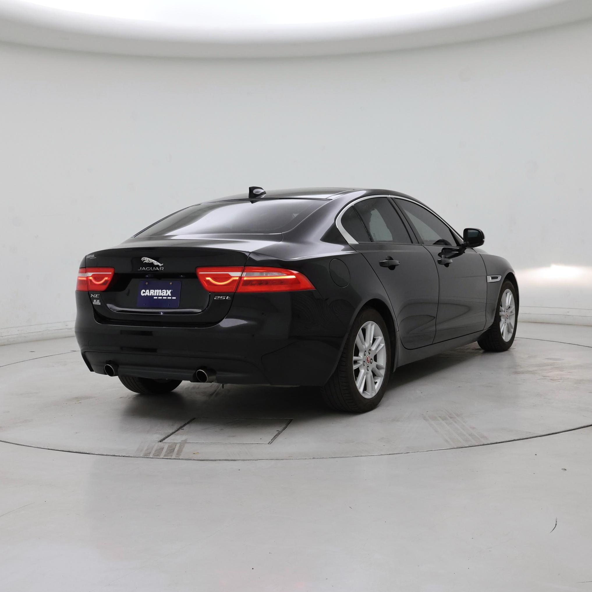 Thumbnail: 2017 Jaguar XE - 8