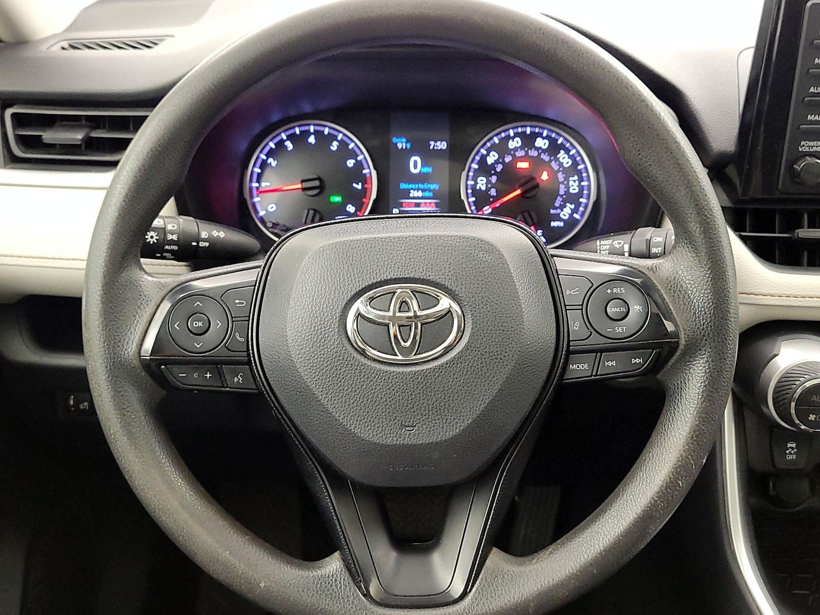 2019 Toyota RAV4 XLE - Photo 11