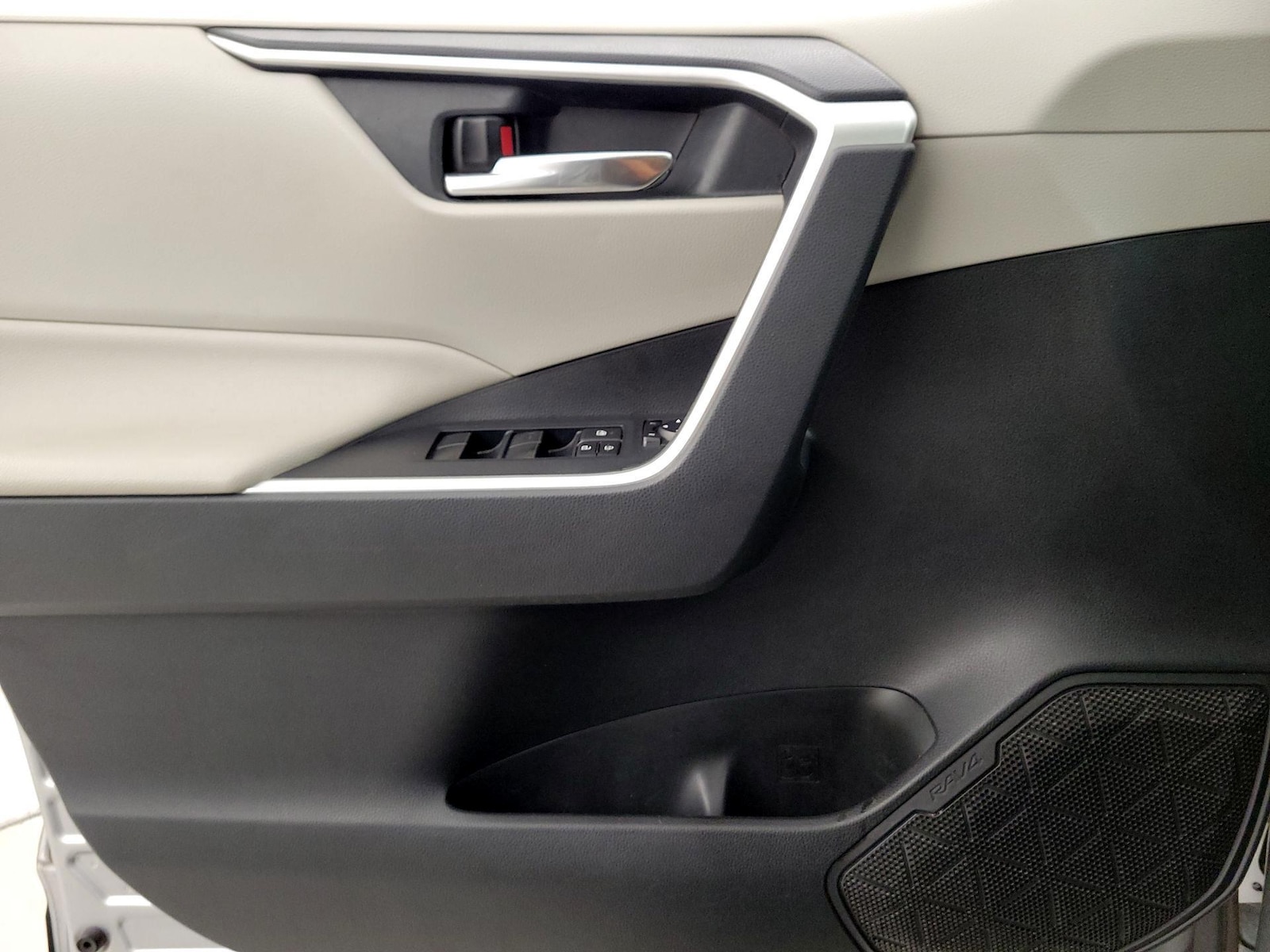 2019 Toyota RAV4 XLE - Photo 13