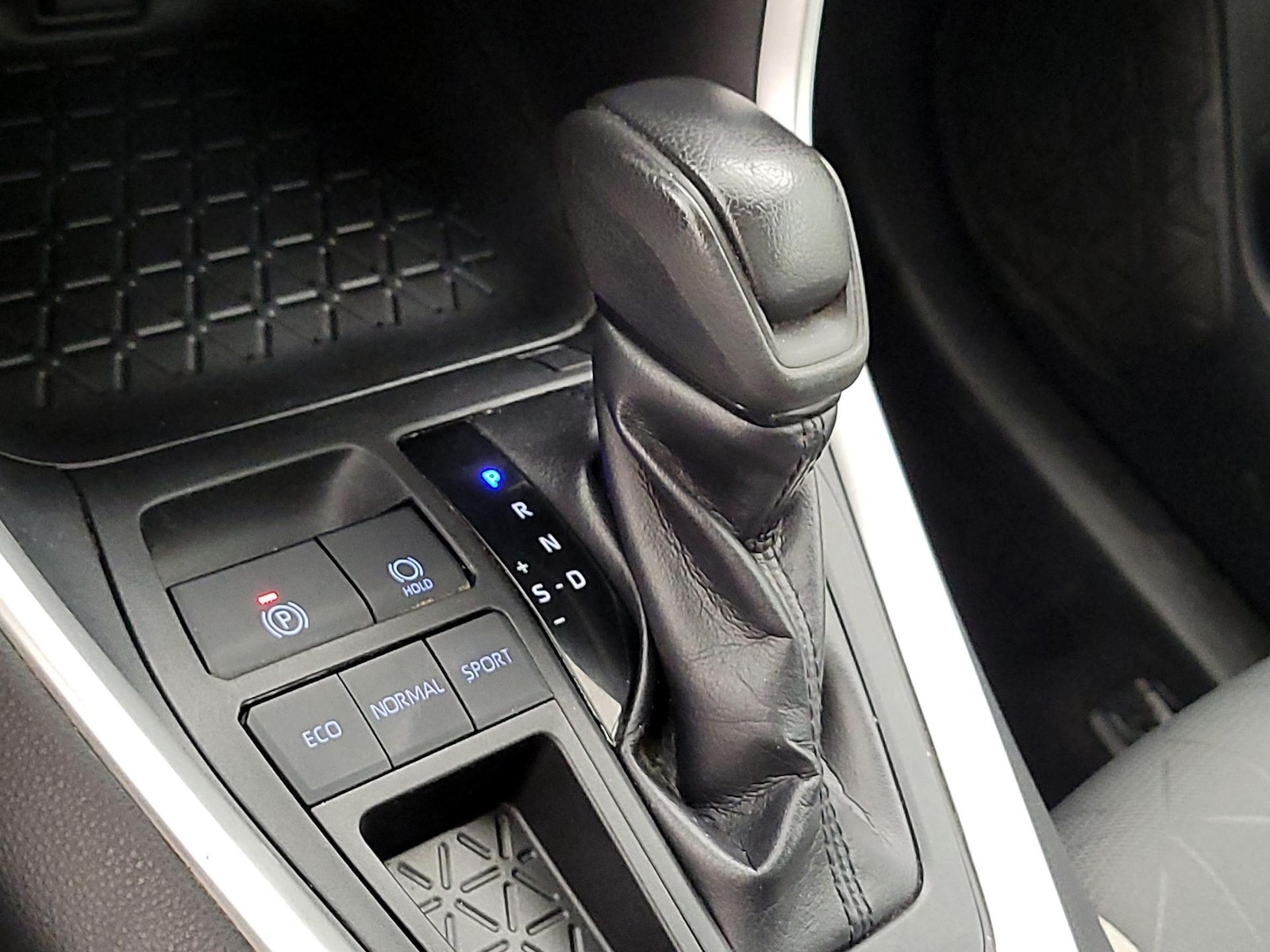 2019 Toyota RAV4 XLE - Photo 18