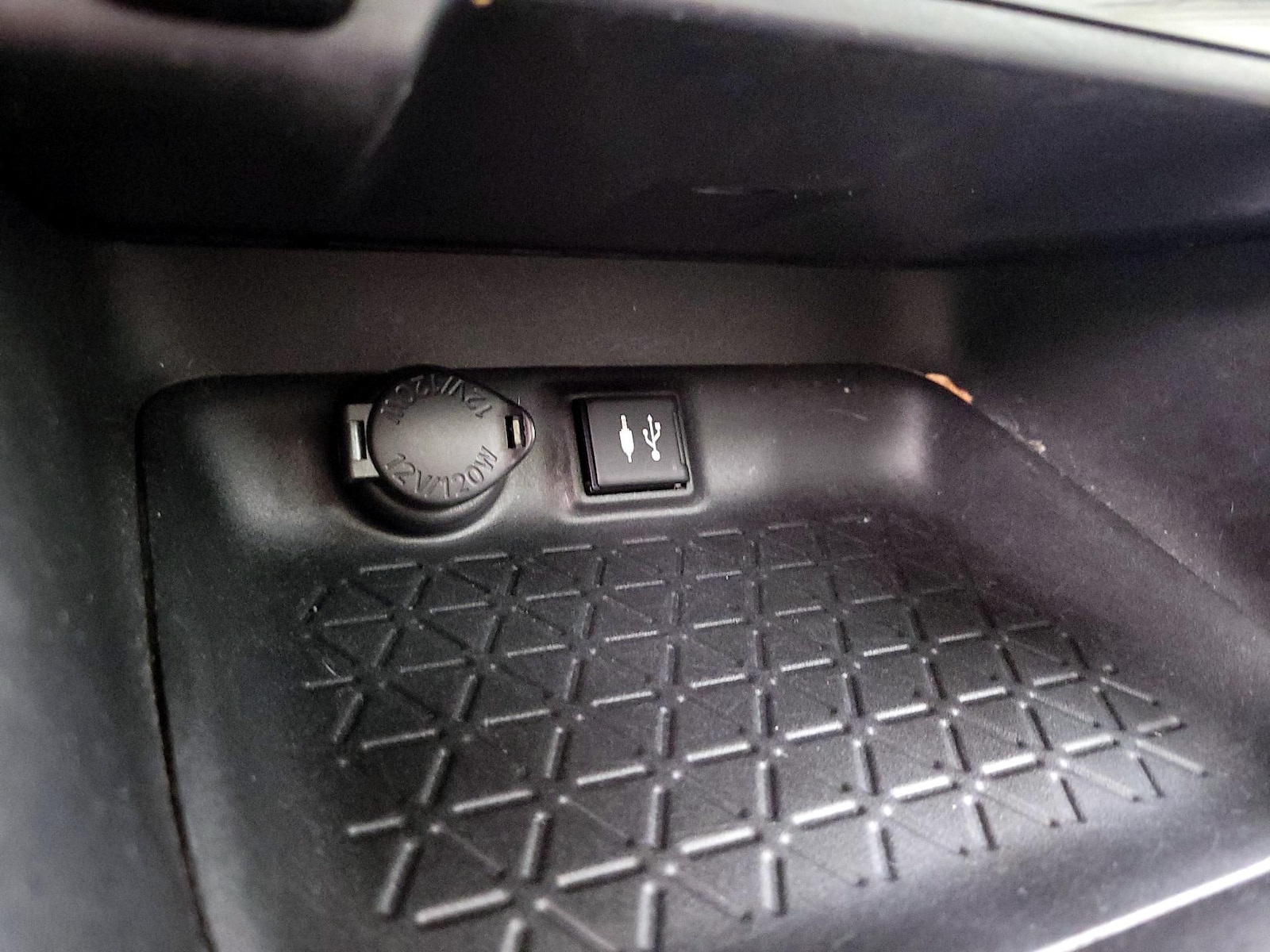 2019 Toyota RAV4 XLE - Photo 19