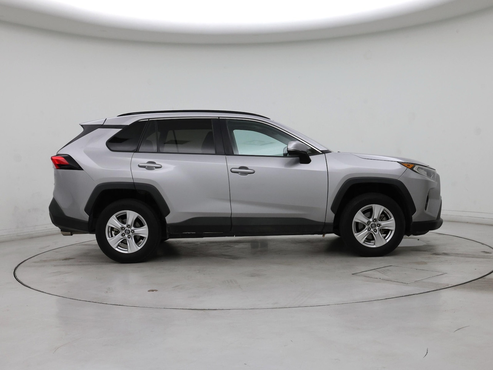 2019 Toyota RAV4 XLE - Photo 8