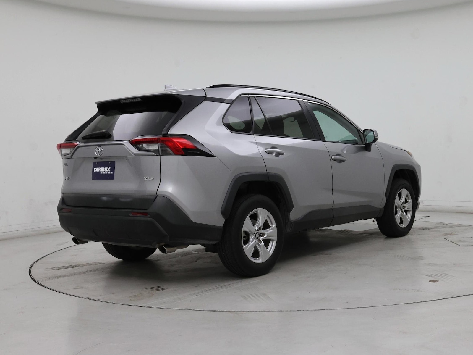 2019 Toyota RAV4 XLE - Photo 9