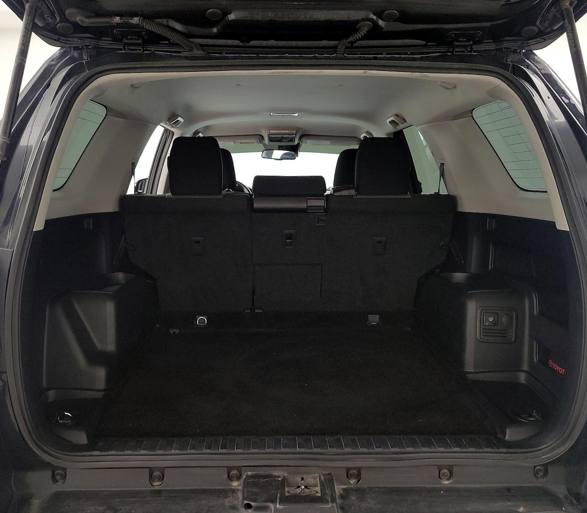 Trunk/Cargo (Seats Up)